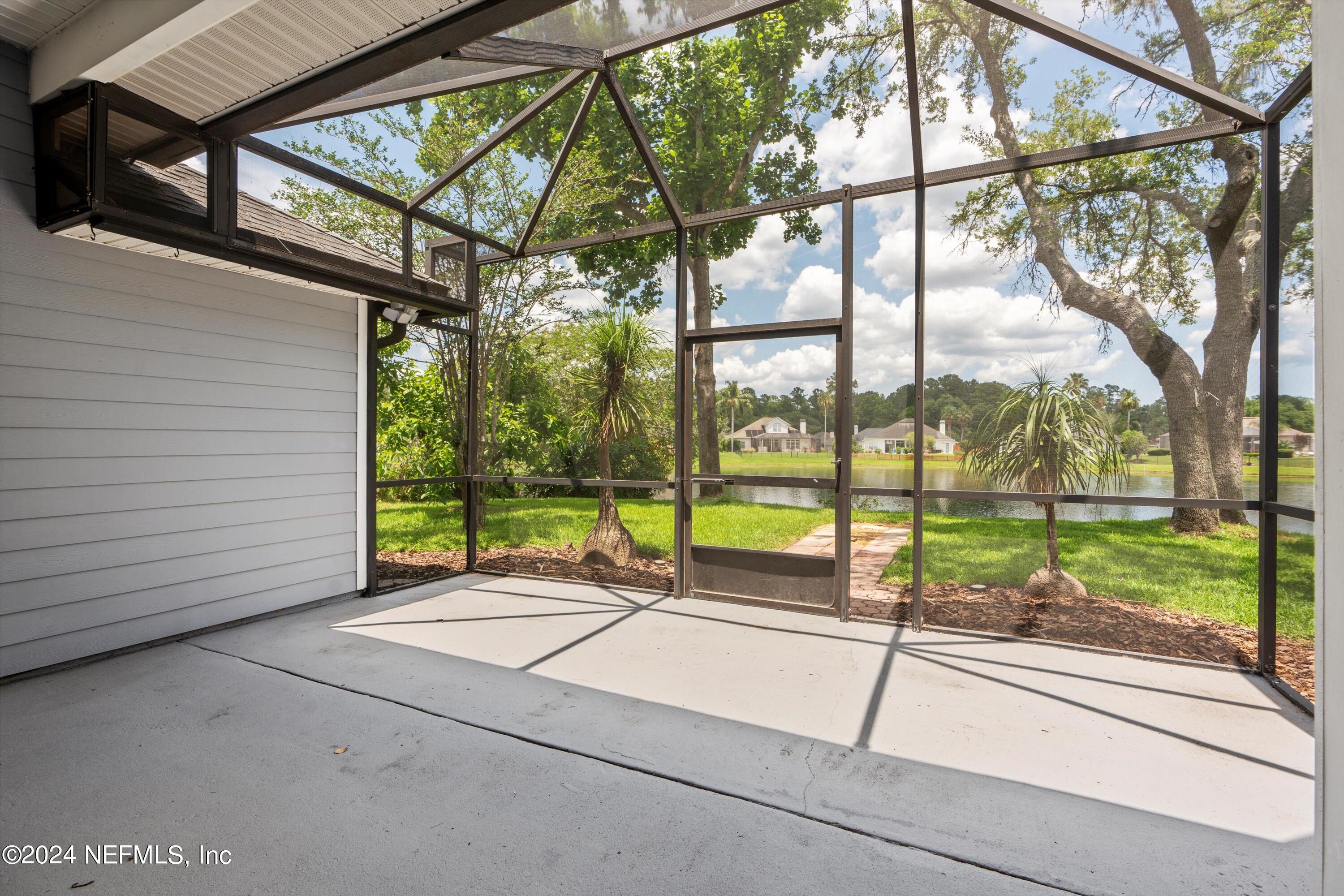 328 MAPLEWOOD Drive, St. Johns