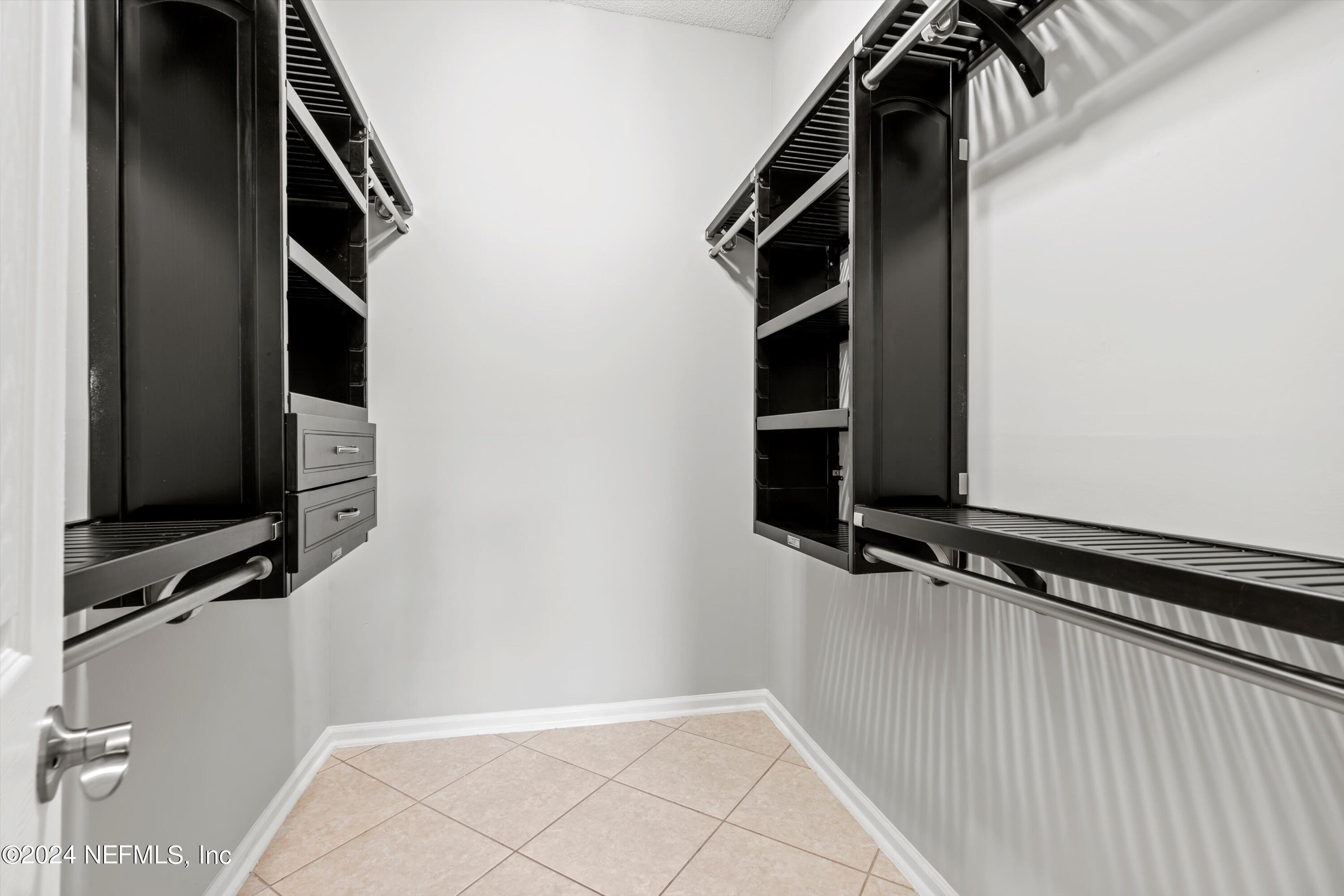 328 MAPLEWOOD Drive, St. Johns