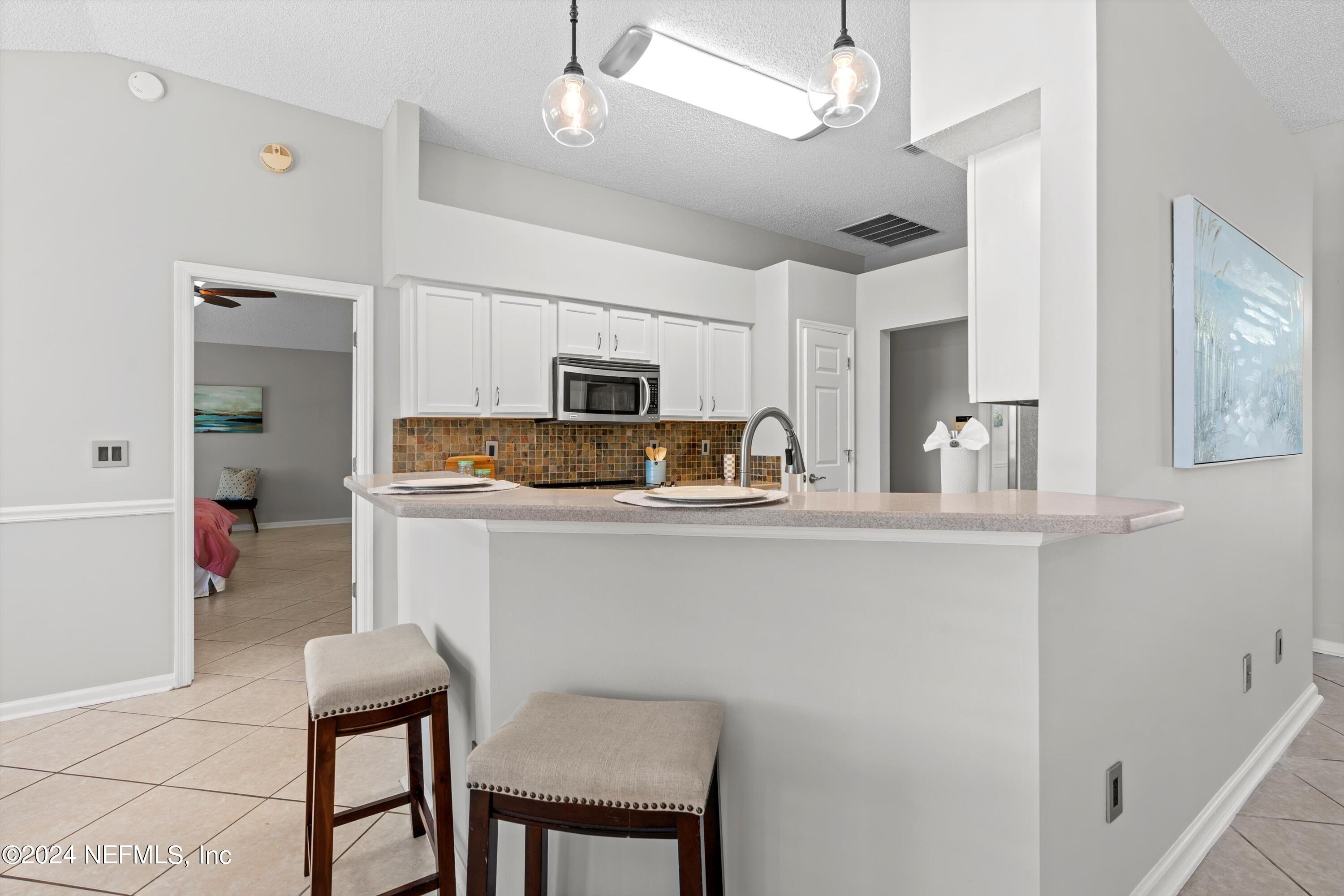 328 MAPLEWOOD Drive, St. Johns