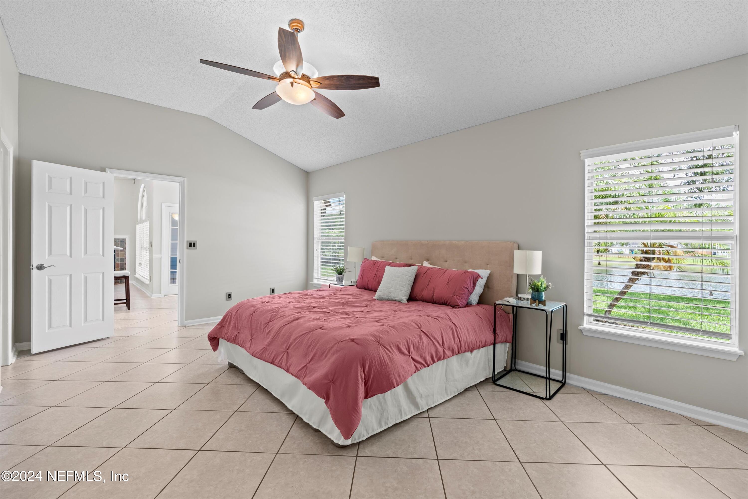 328 MAPLEWOOD Drive, St. Johns