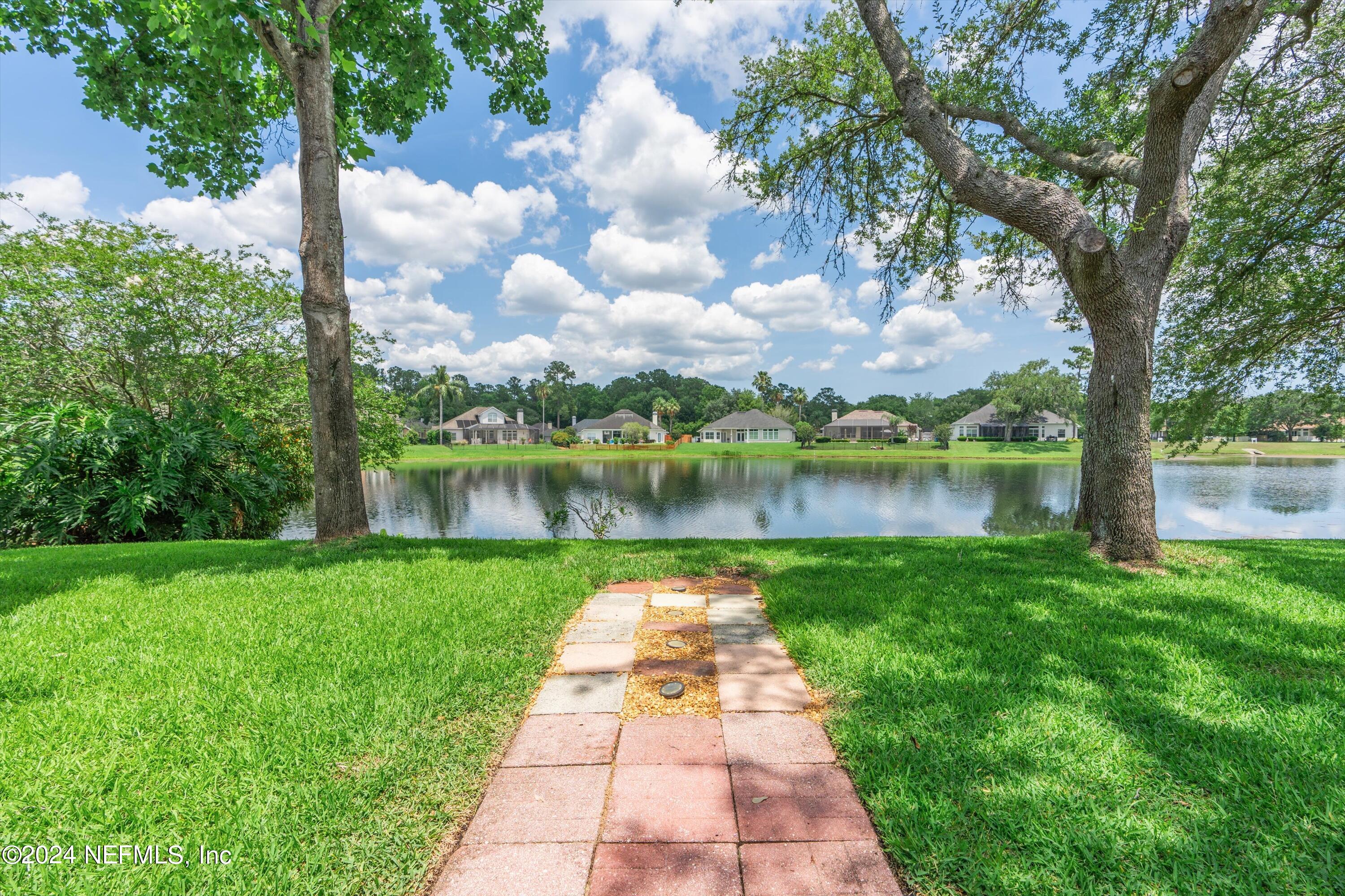 328 MAPLEWOOD Drive, St. Johns