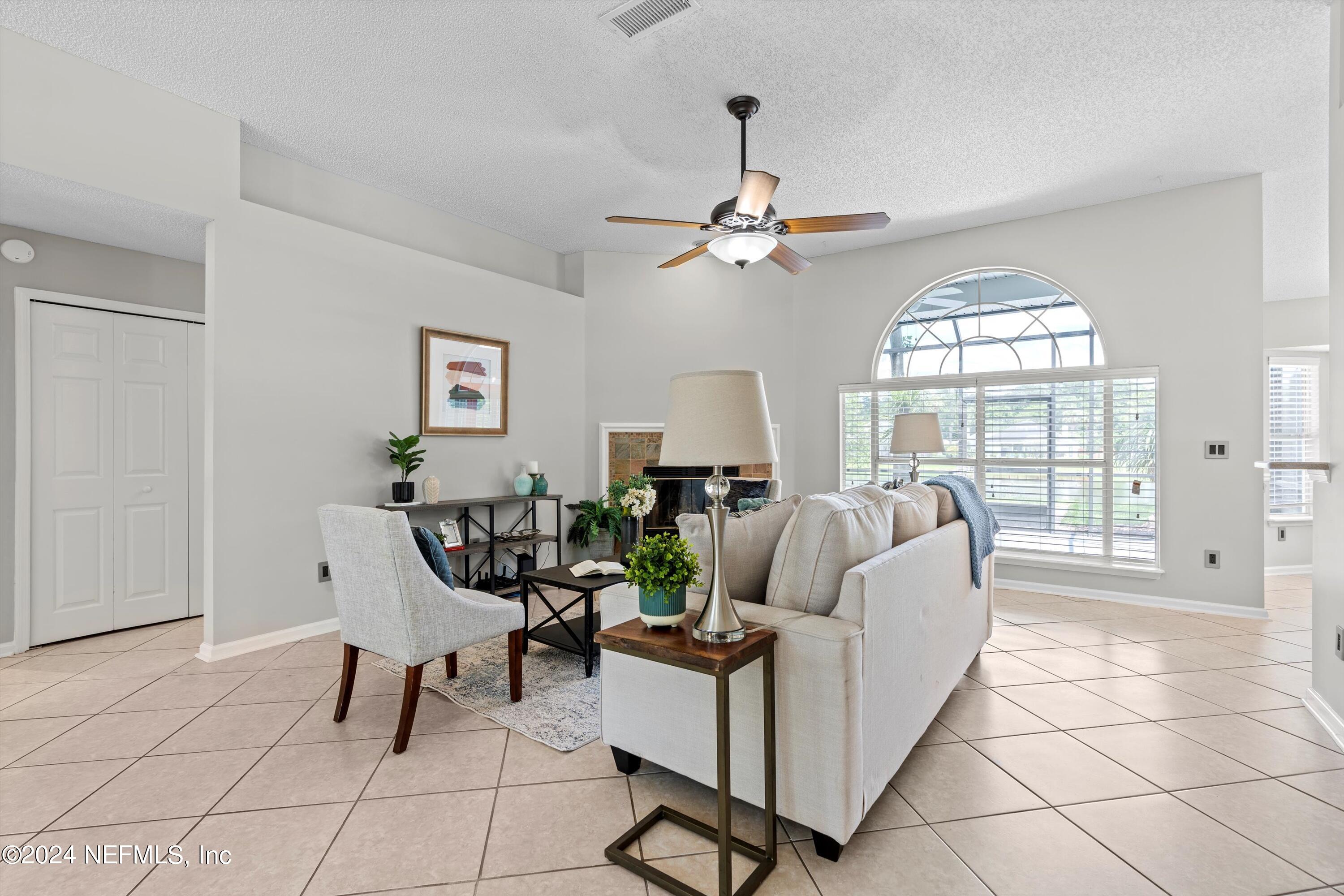 328 MAPLEWOOD Drive, St. Johns