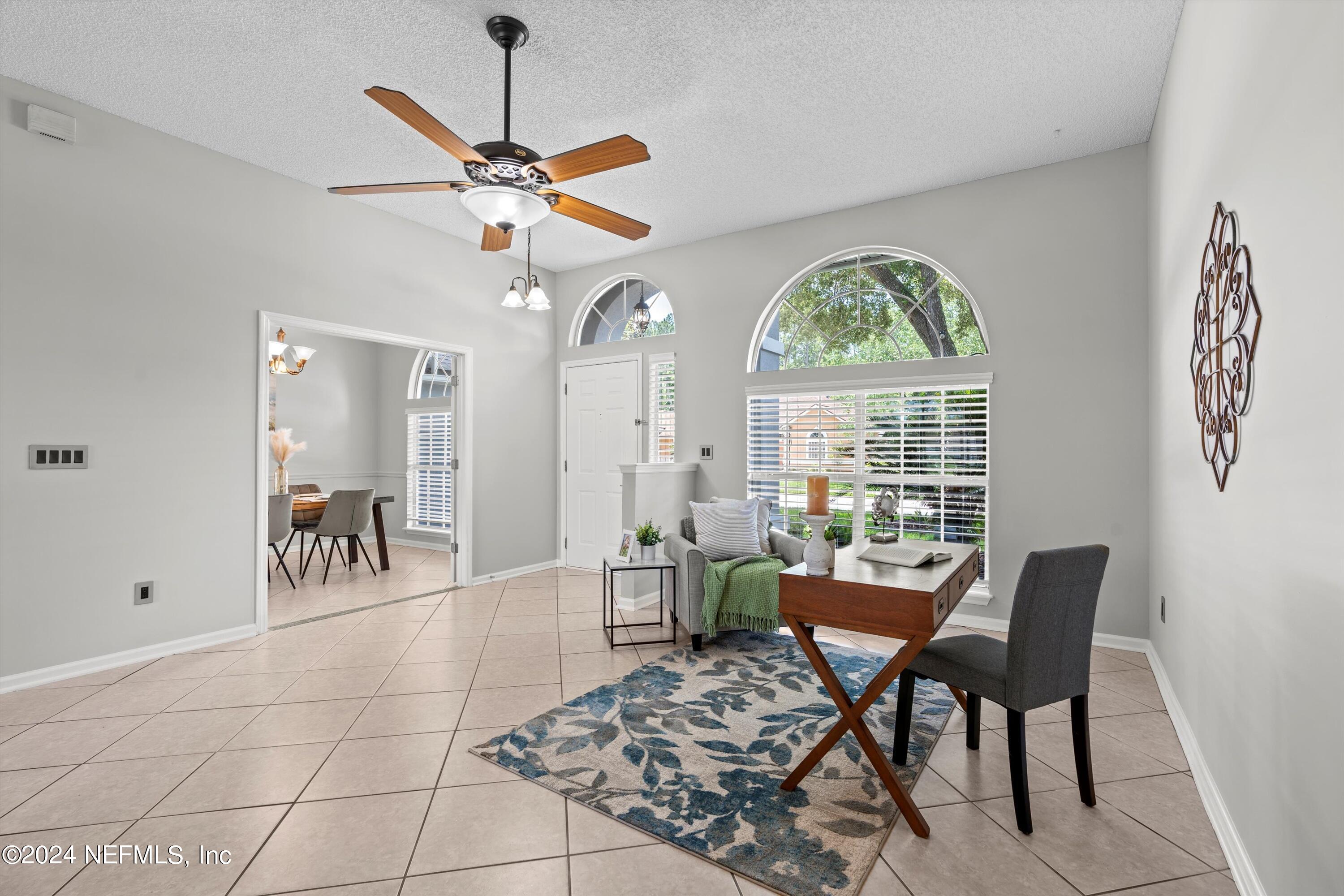 328 MAPLEWOOD Drive, St. Johns