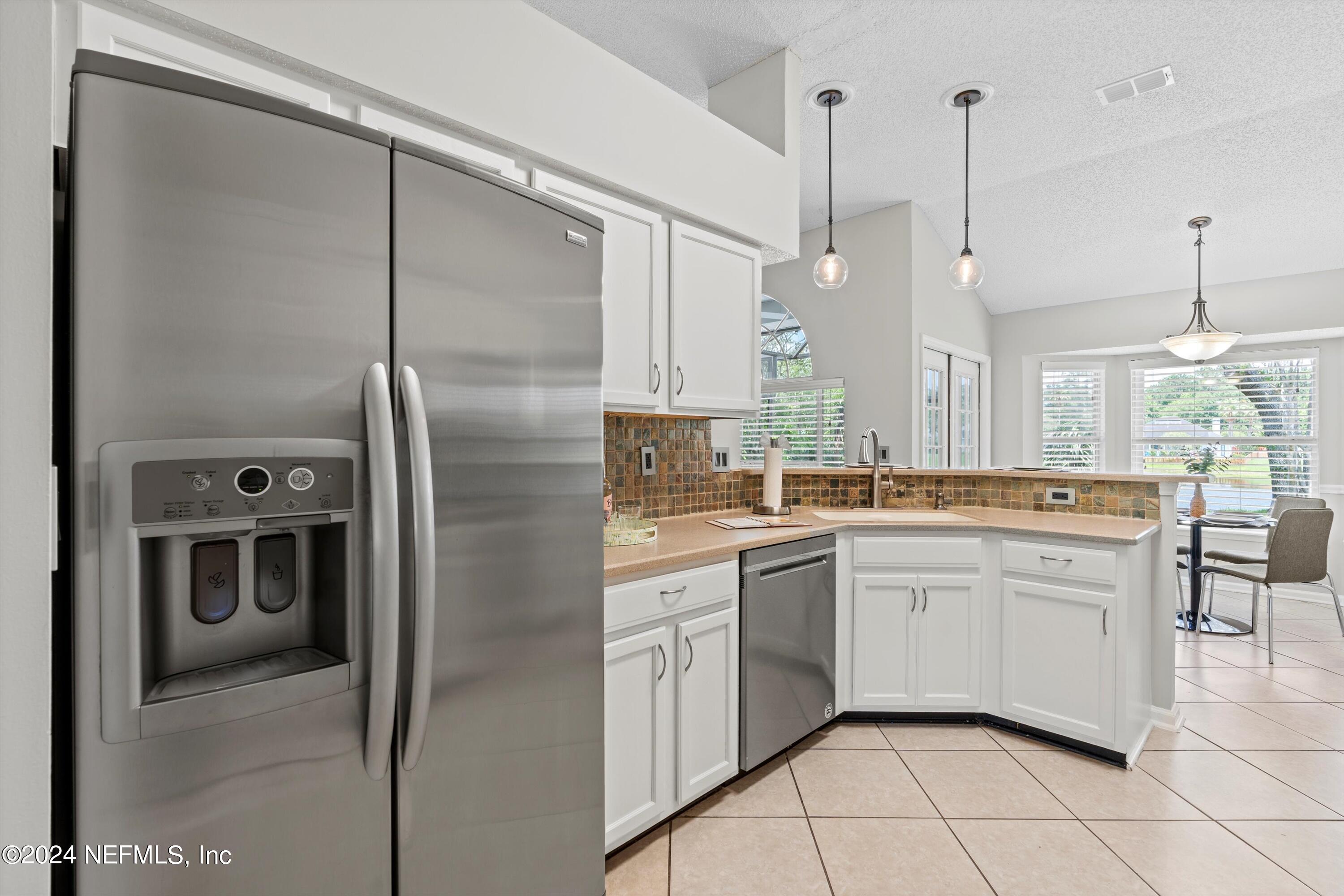 328 MAPLEWOOD Drive, St. Johns