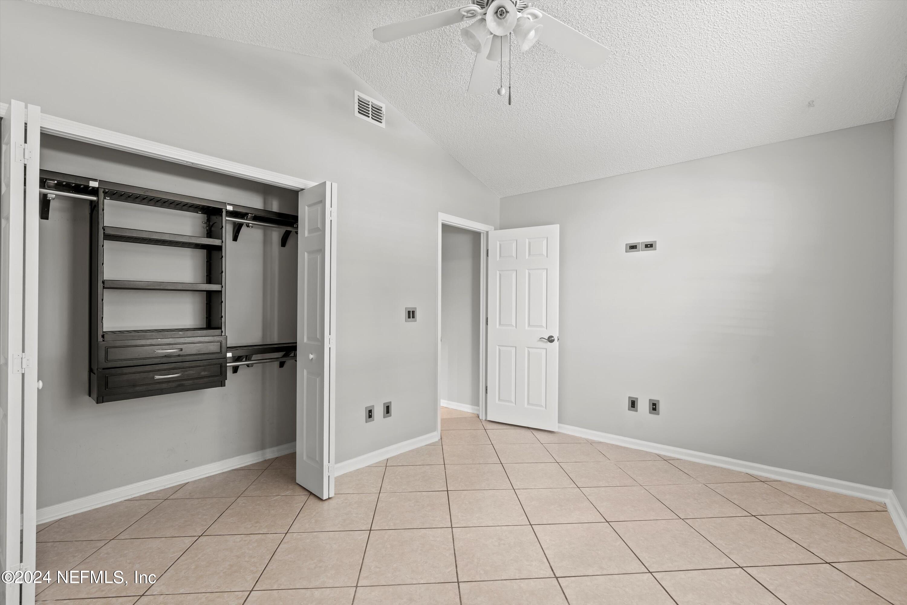 328 MAPLEWOOD Drive, St. Johns