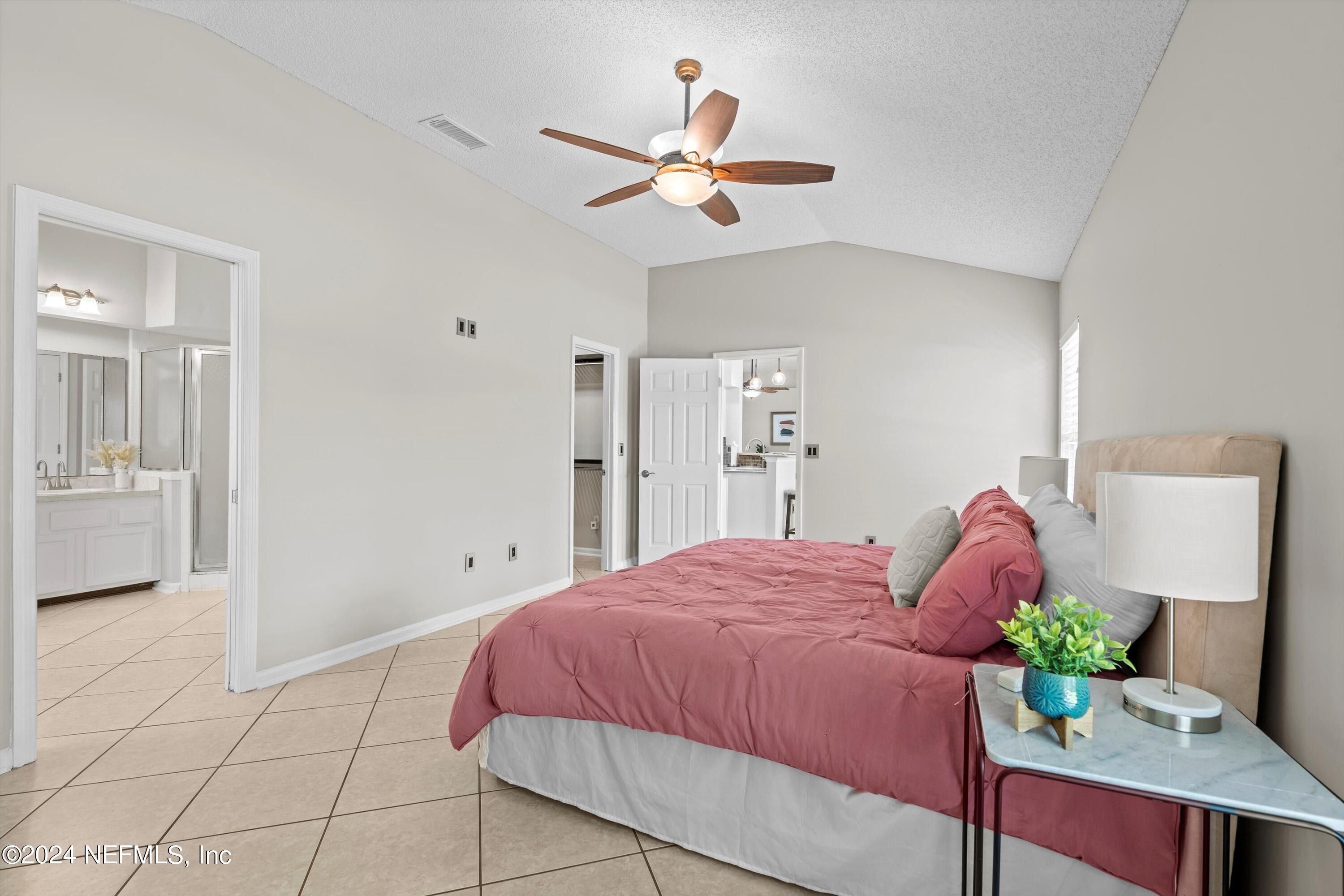 328 MAPLEWOOD Drive, St. Johns