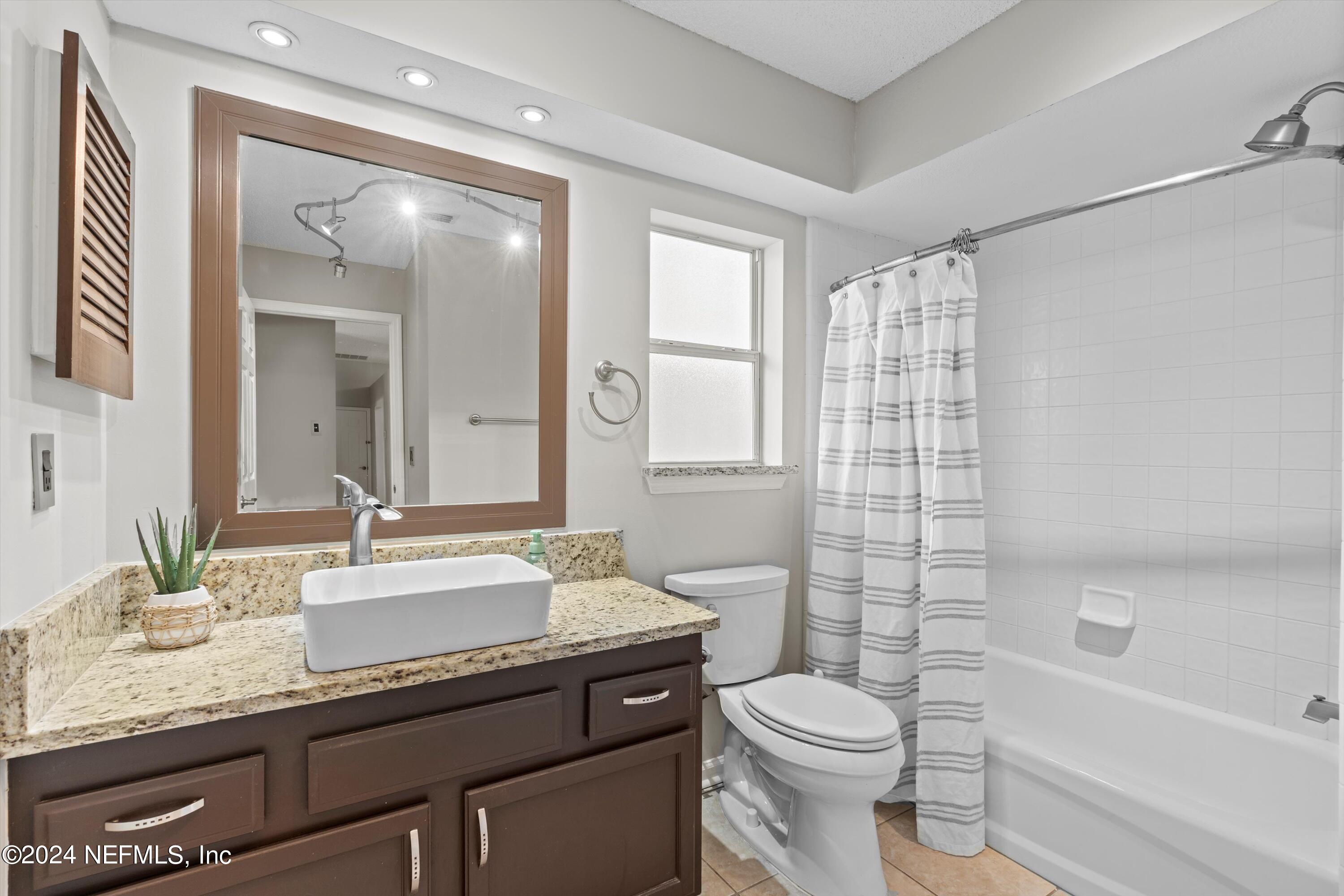 328 MAPLEWOOD Drive, St. Johns