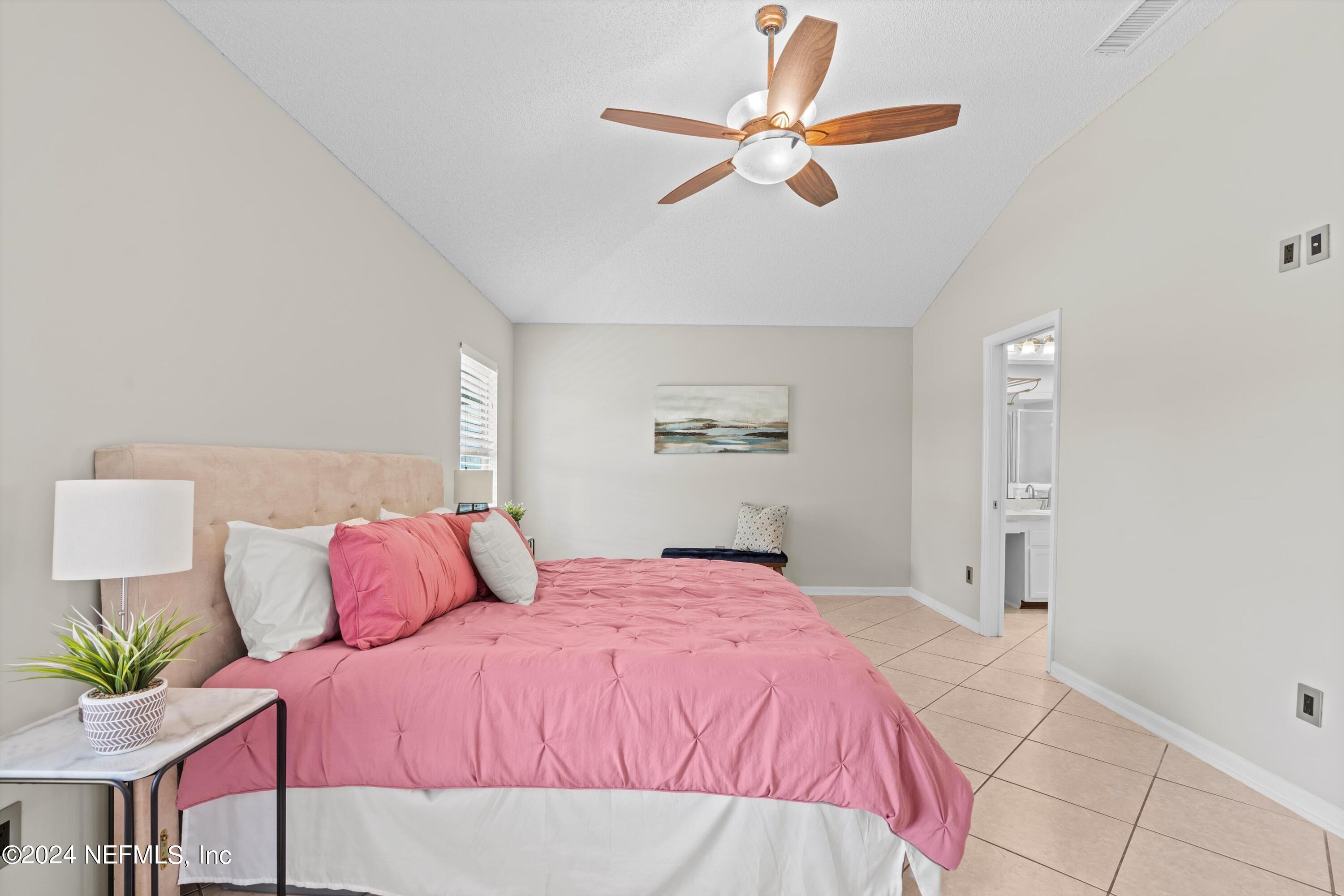 328 MAPLEWOOD Drive, St. Johns