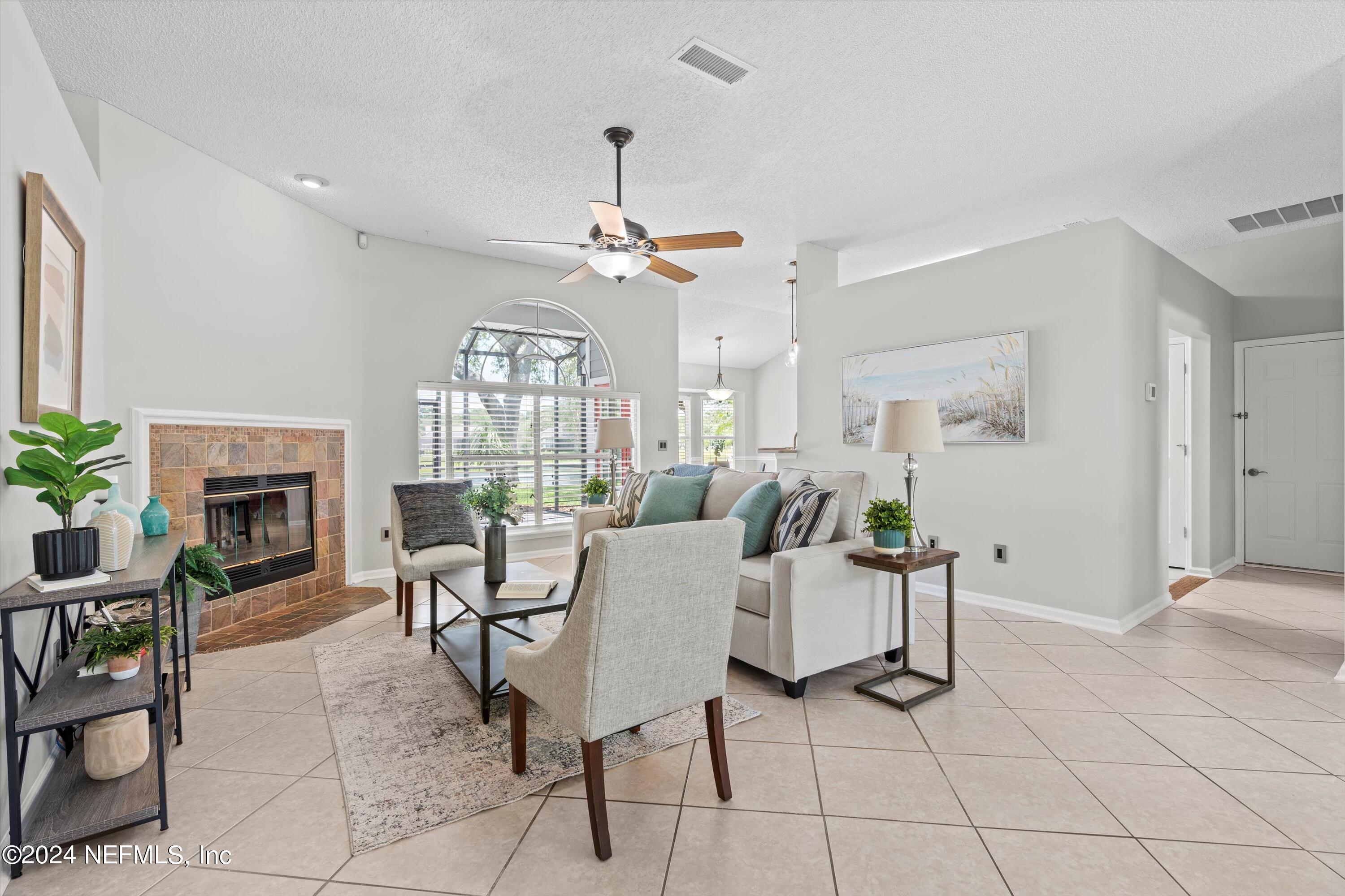 328 MAPLEWOOD Drive, St. Johns