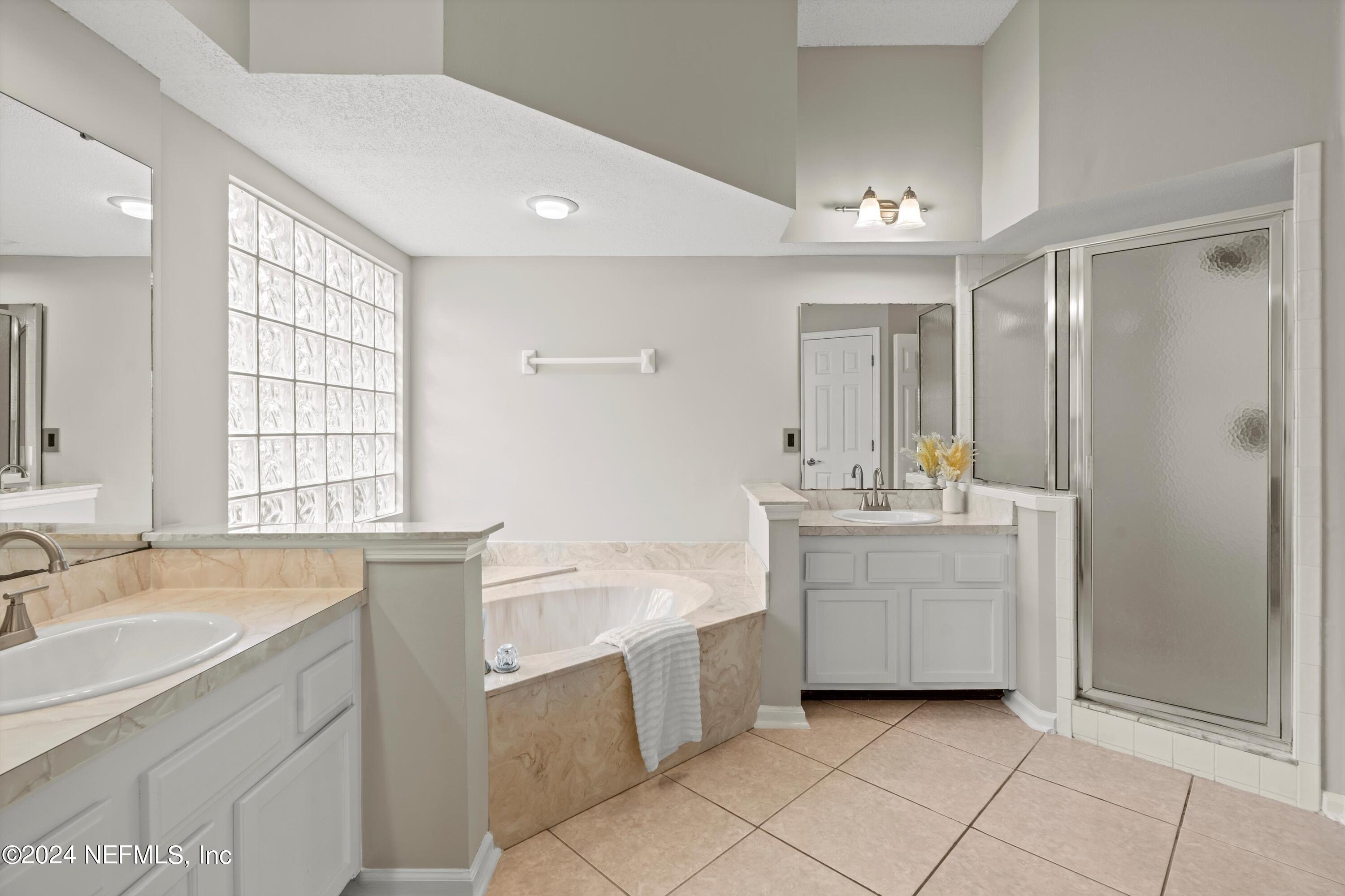 328 MAPLEWOOD Drive, St. Johns