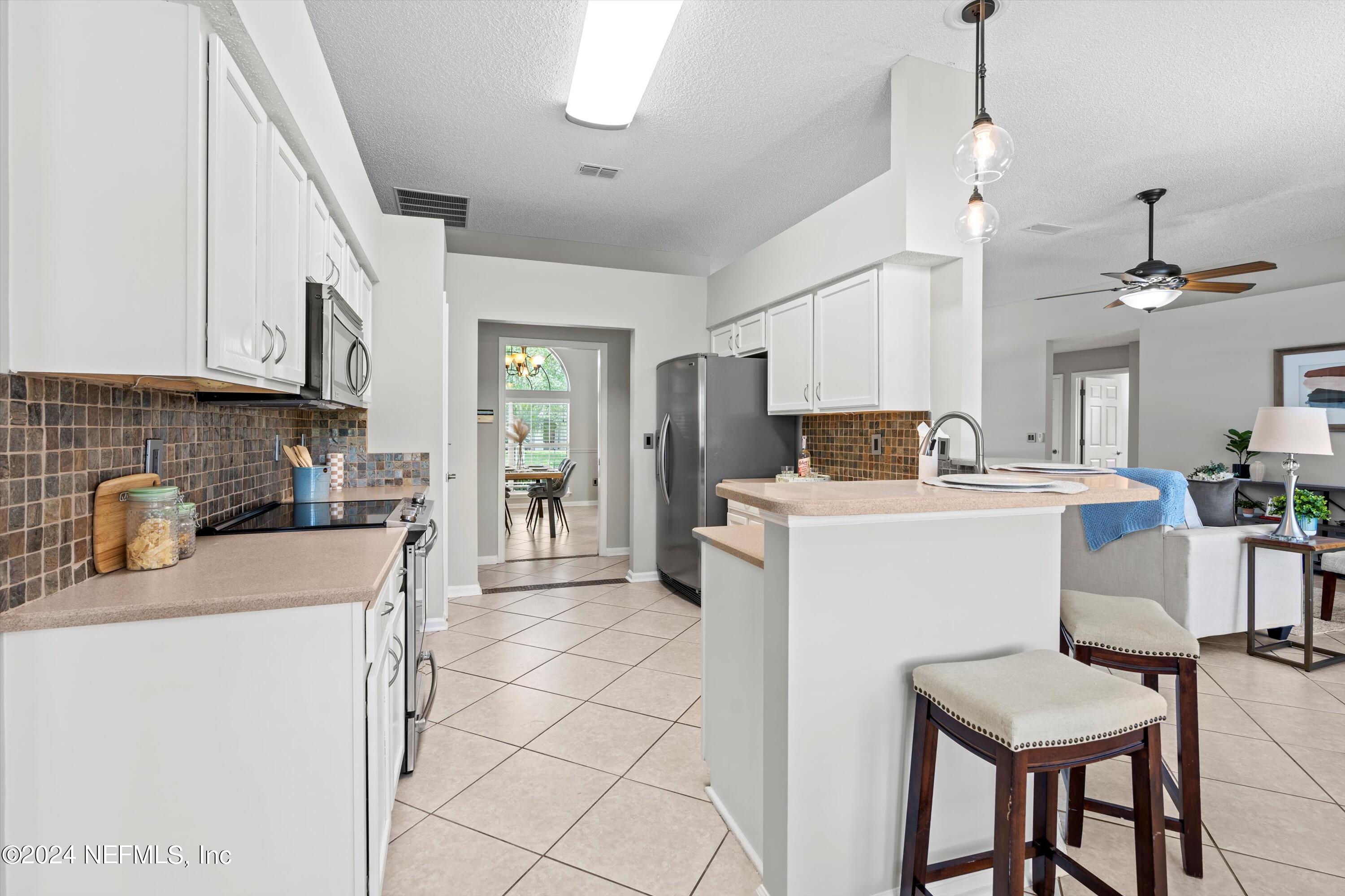 328 MAPLEWOOD Drive, St. Johns