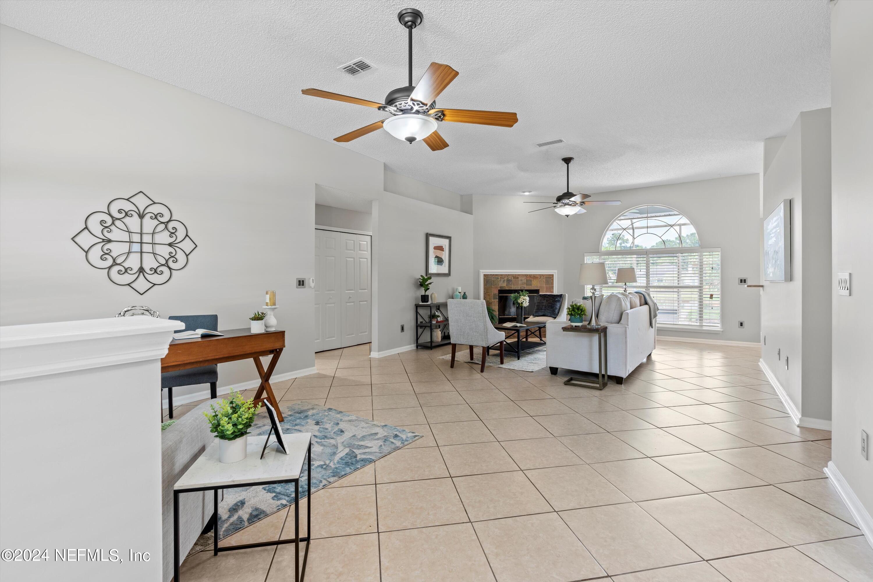 328 MAPLEWOOD Drive, St. Johns