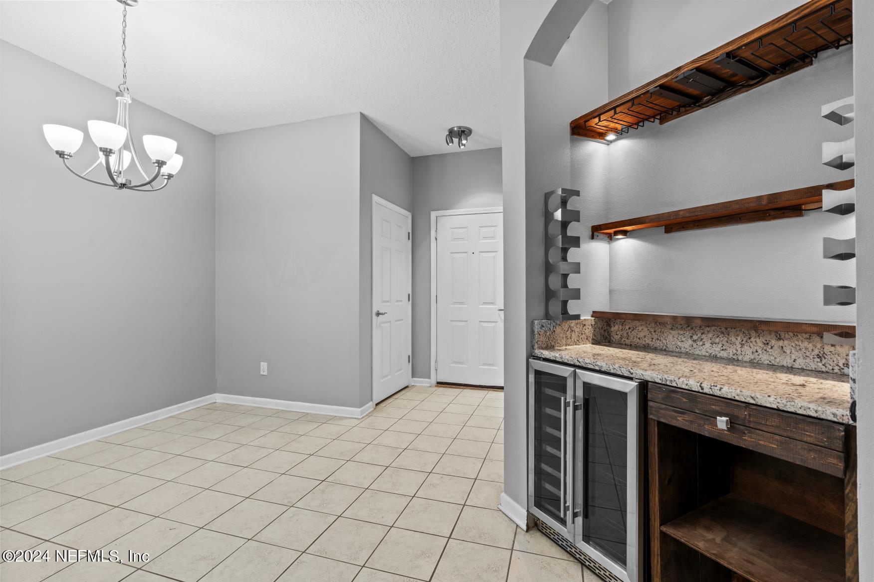 8601 BEACH Boulevard, 1012