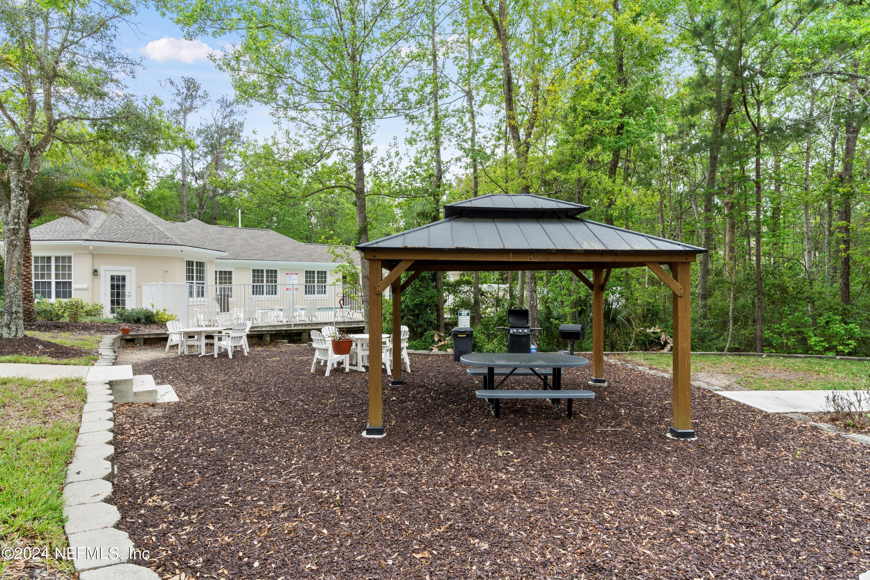 8601 BEACH Boulevard, 1012