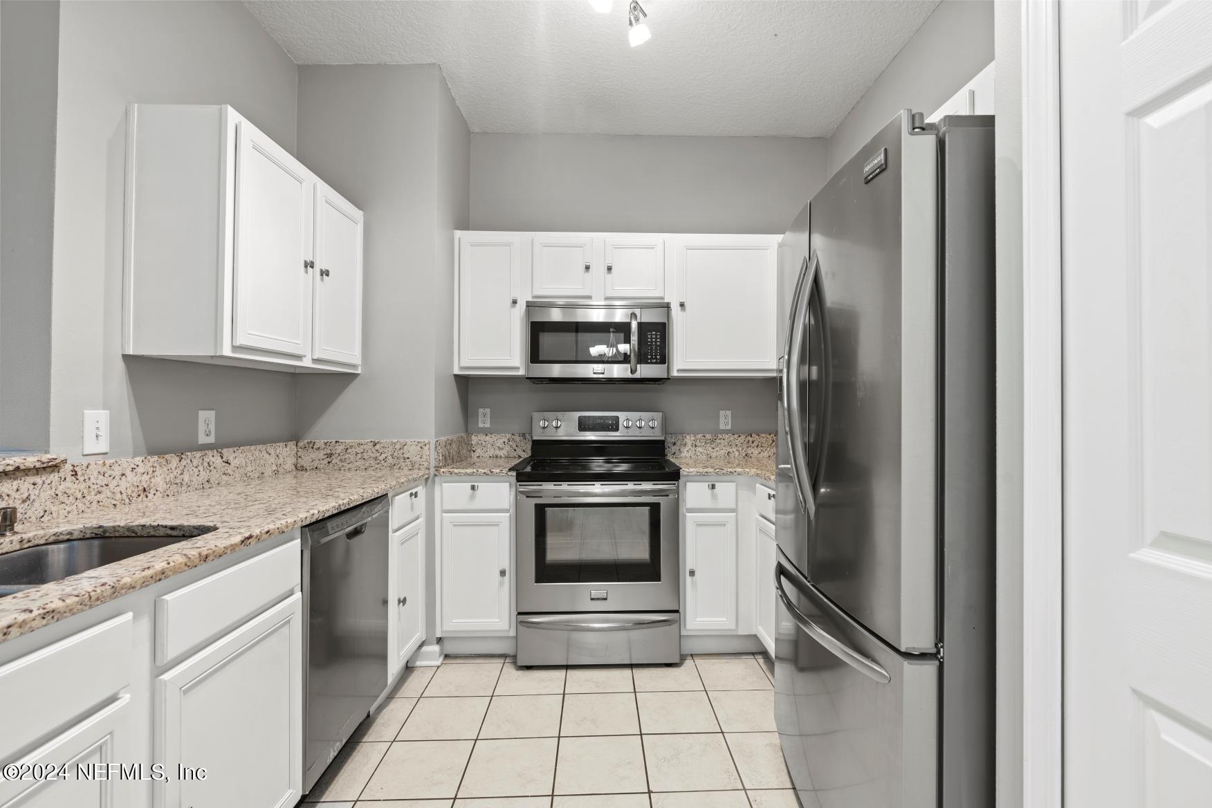 8601 BEACH Boulevard, 1012