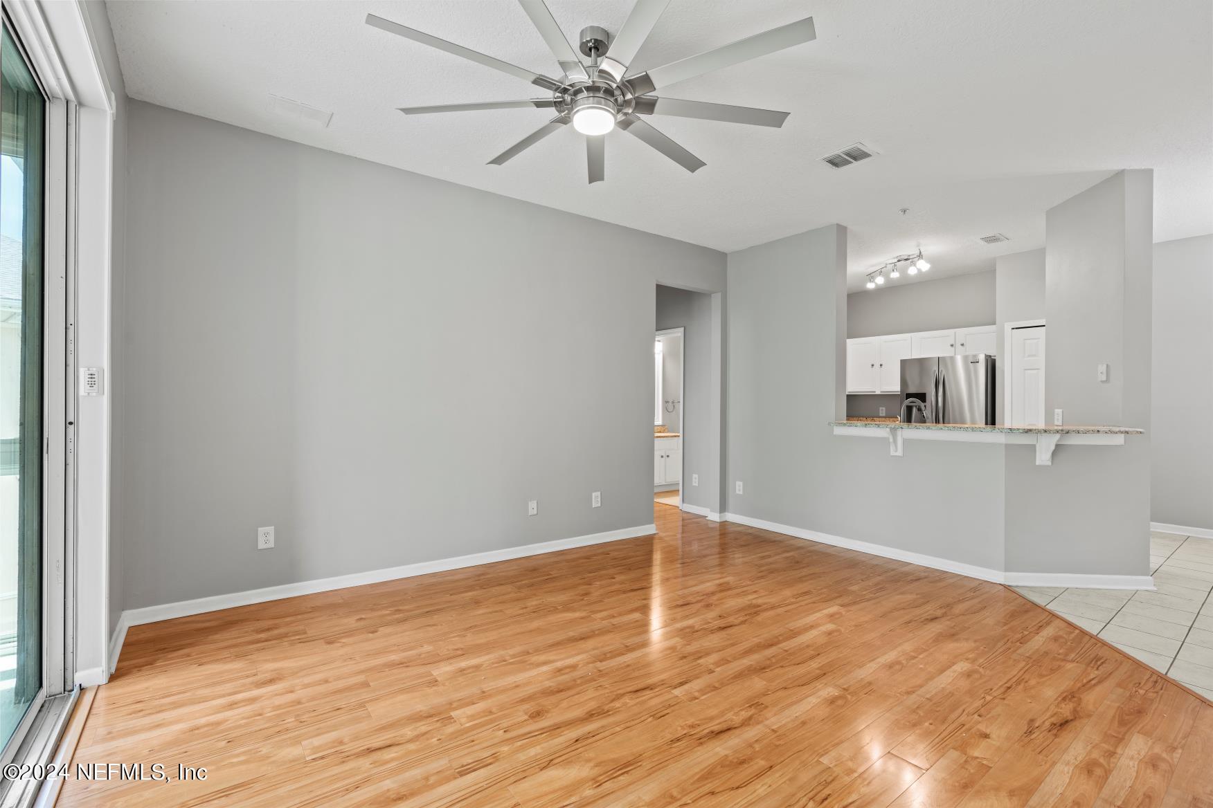 8601 BEACH Boulevard, 1012