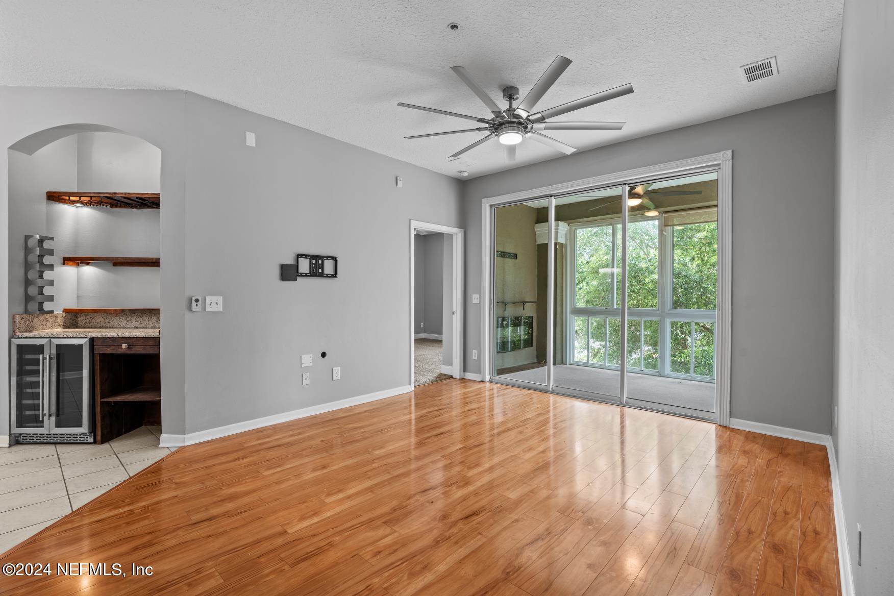 8601 BEACH Boulevard, 1012