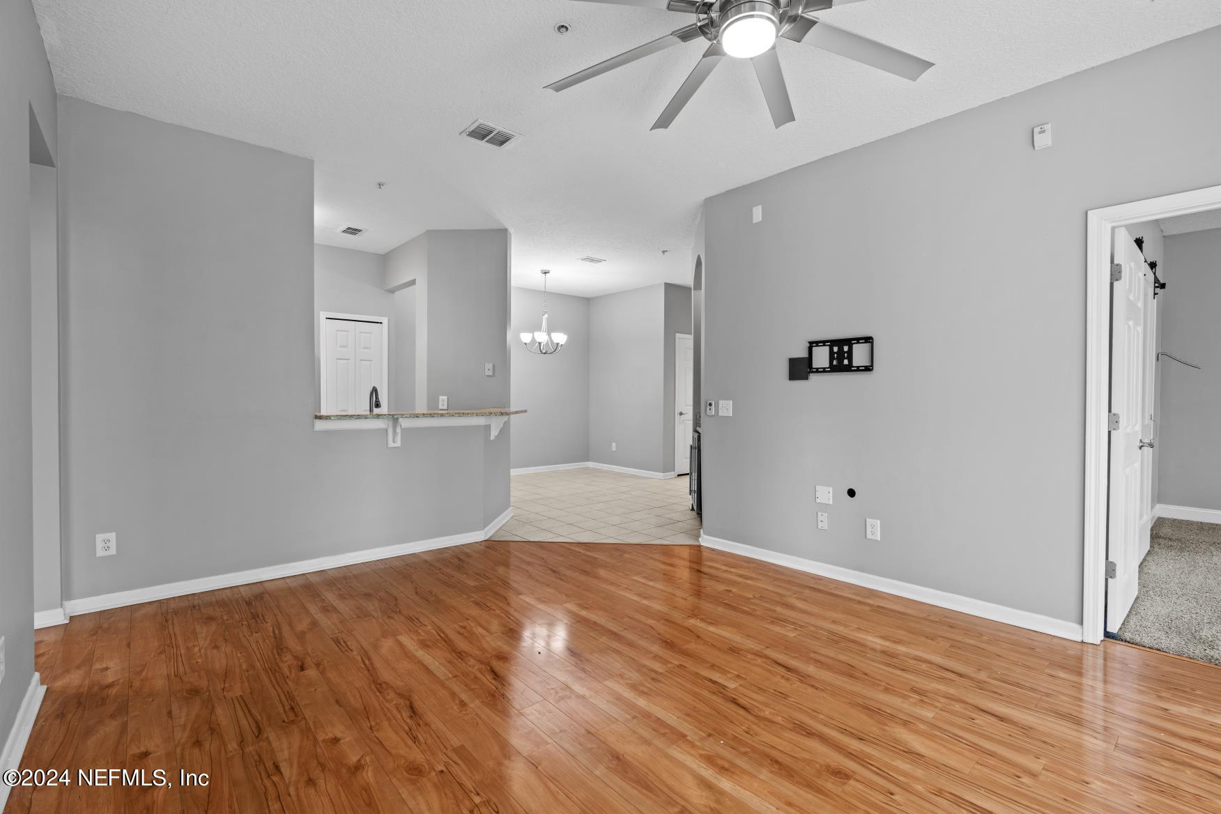 8601 BEACH Boulevard, 1012