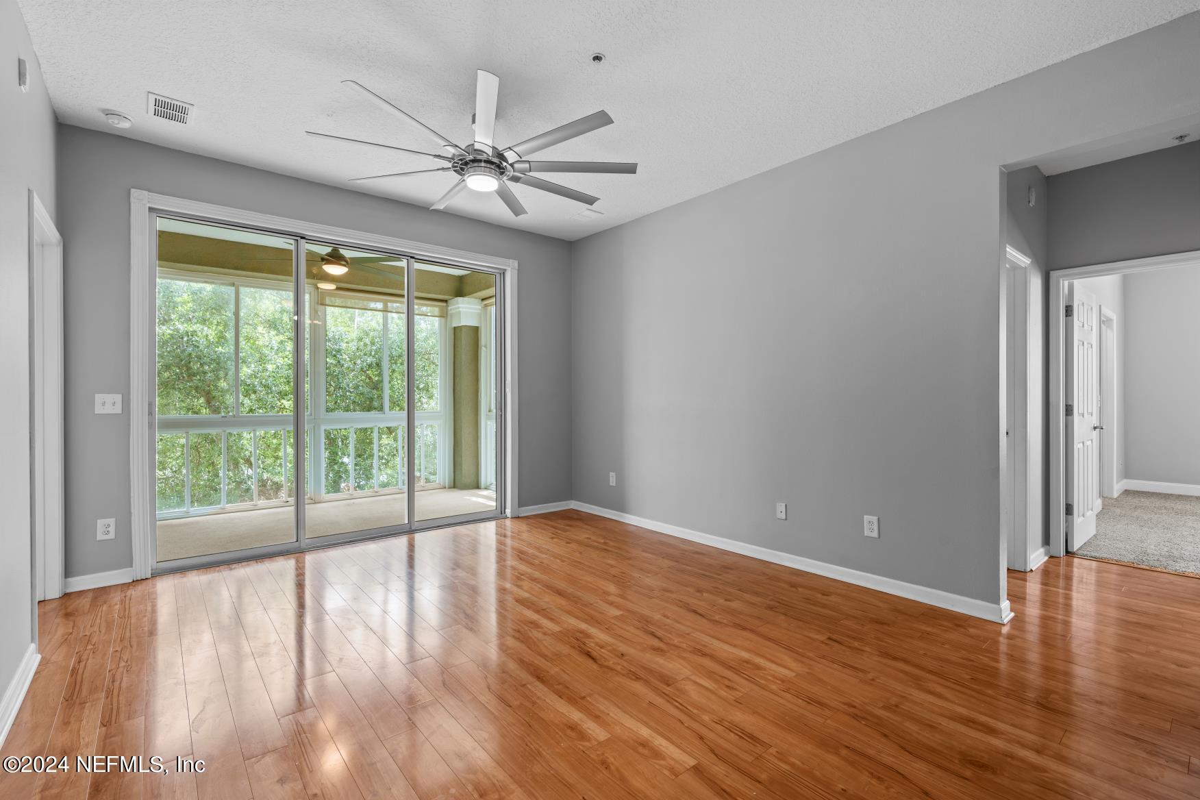 8601 BEACH Boulevard, 1012
