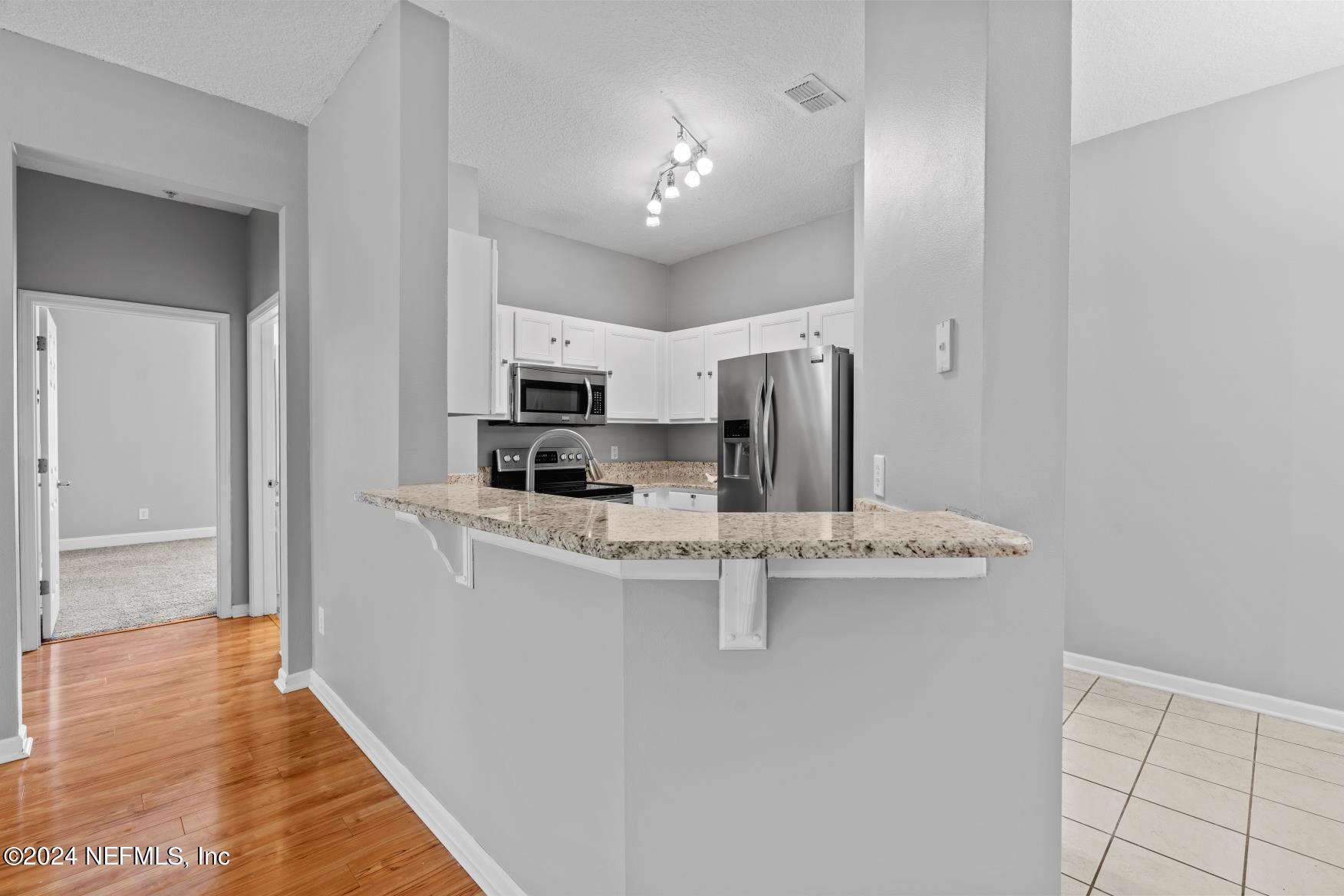 8601 BEACH Boulevard, 1012