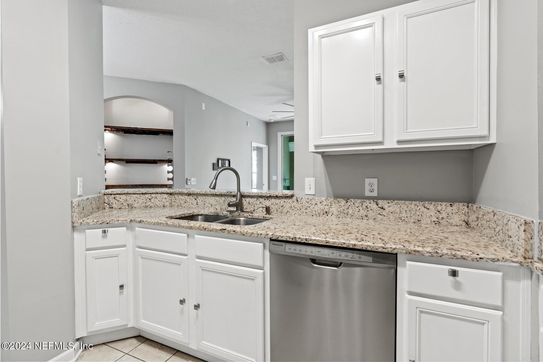 8601 BEACH Boulevard, 1012