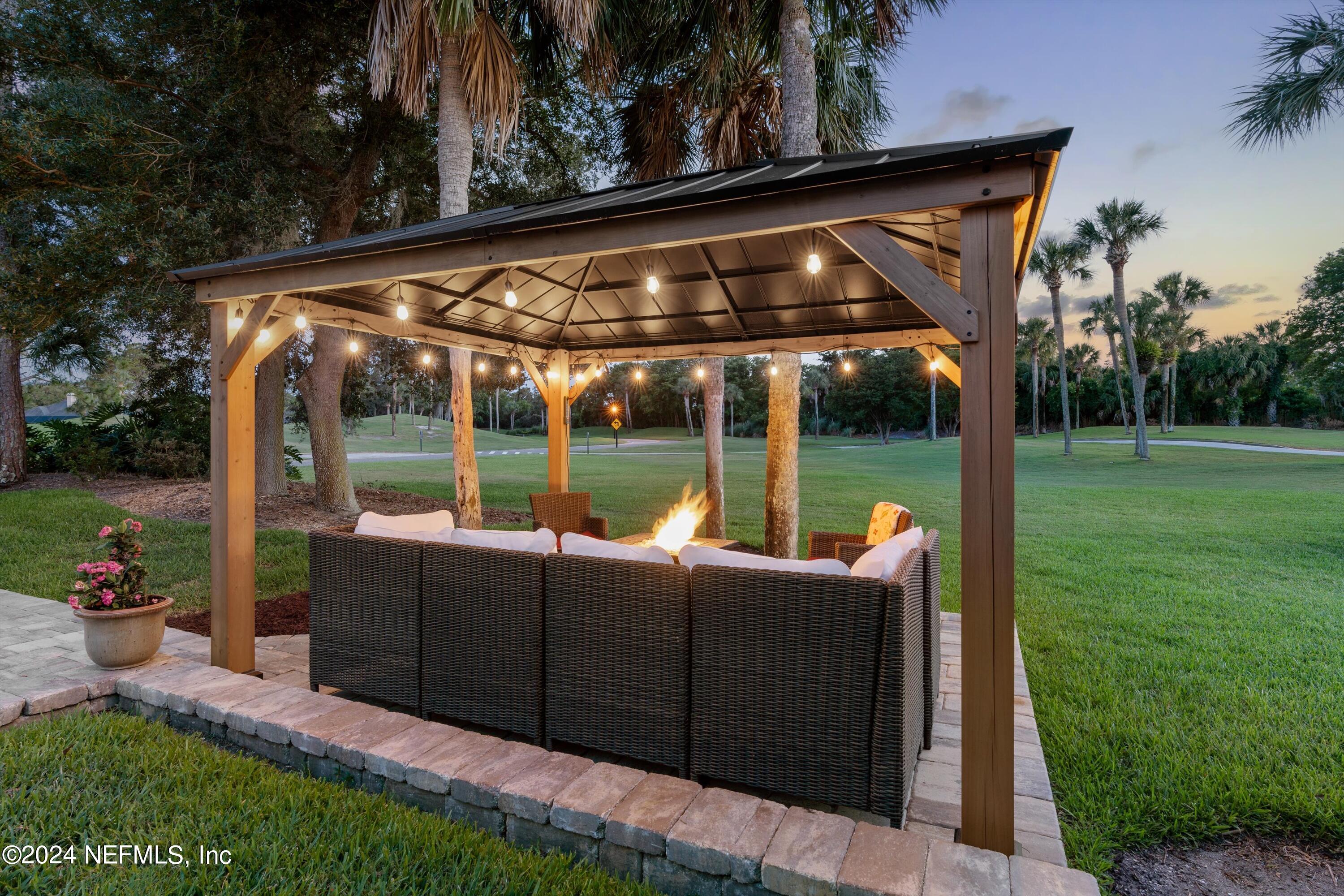 33 WALKERS RIDGE Court