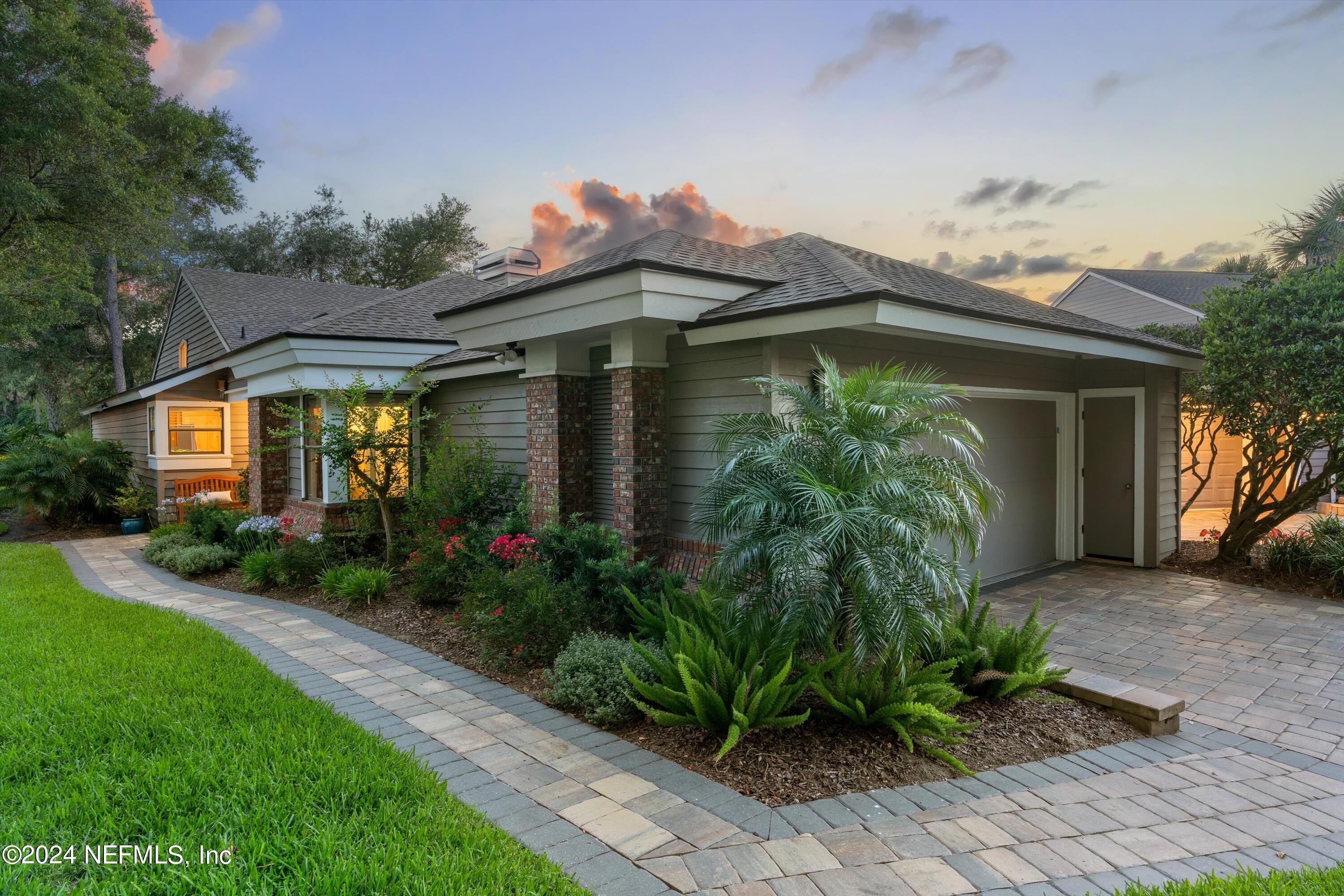 33 WALKERS RIDGE Court