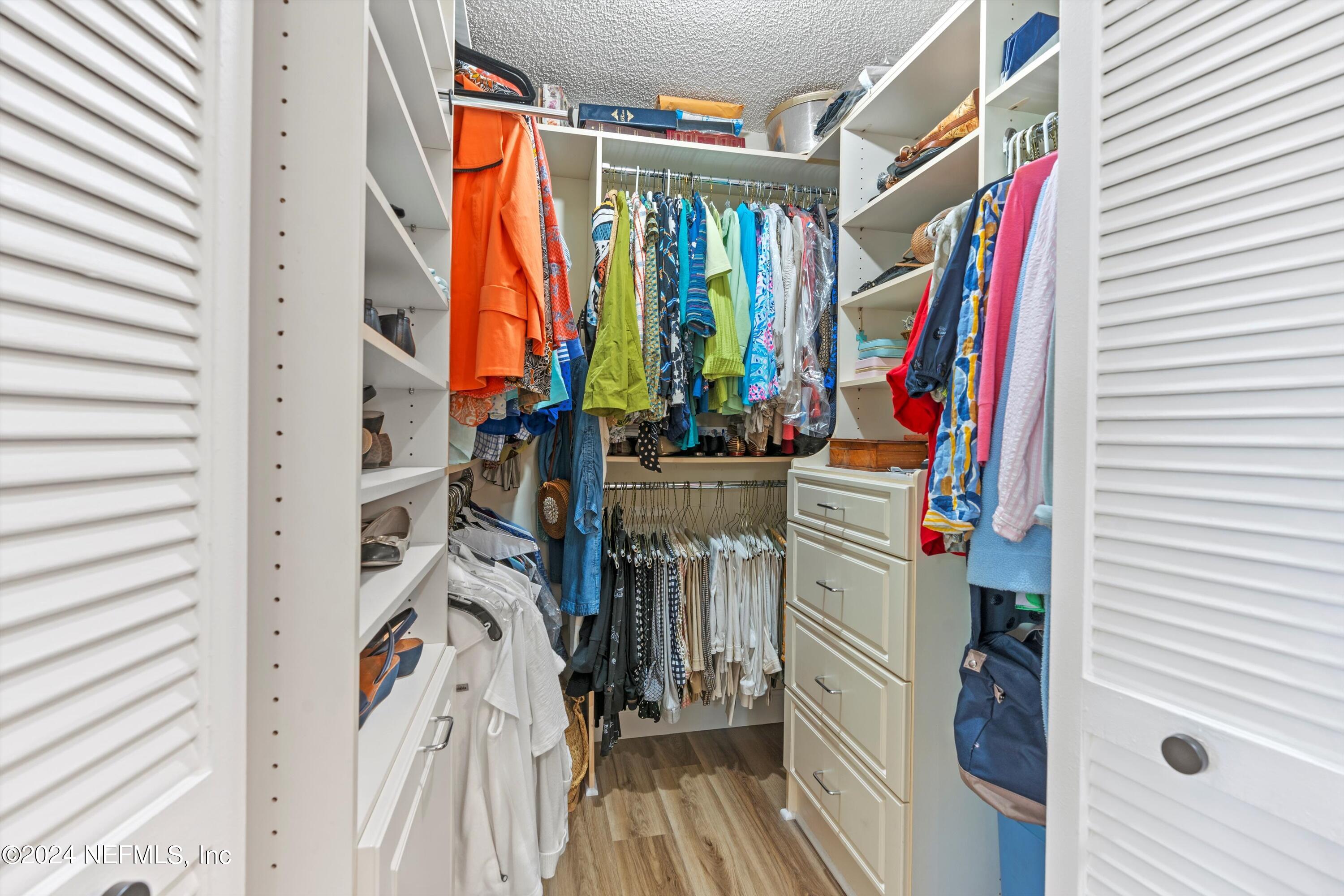 33 WALKERS RIDGE Court