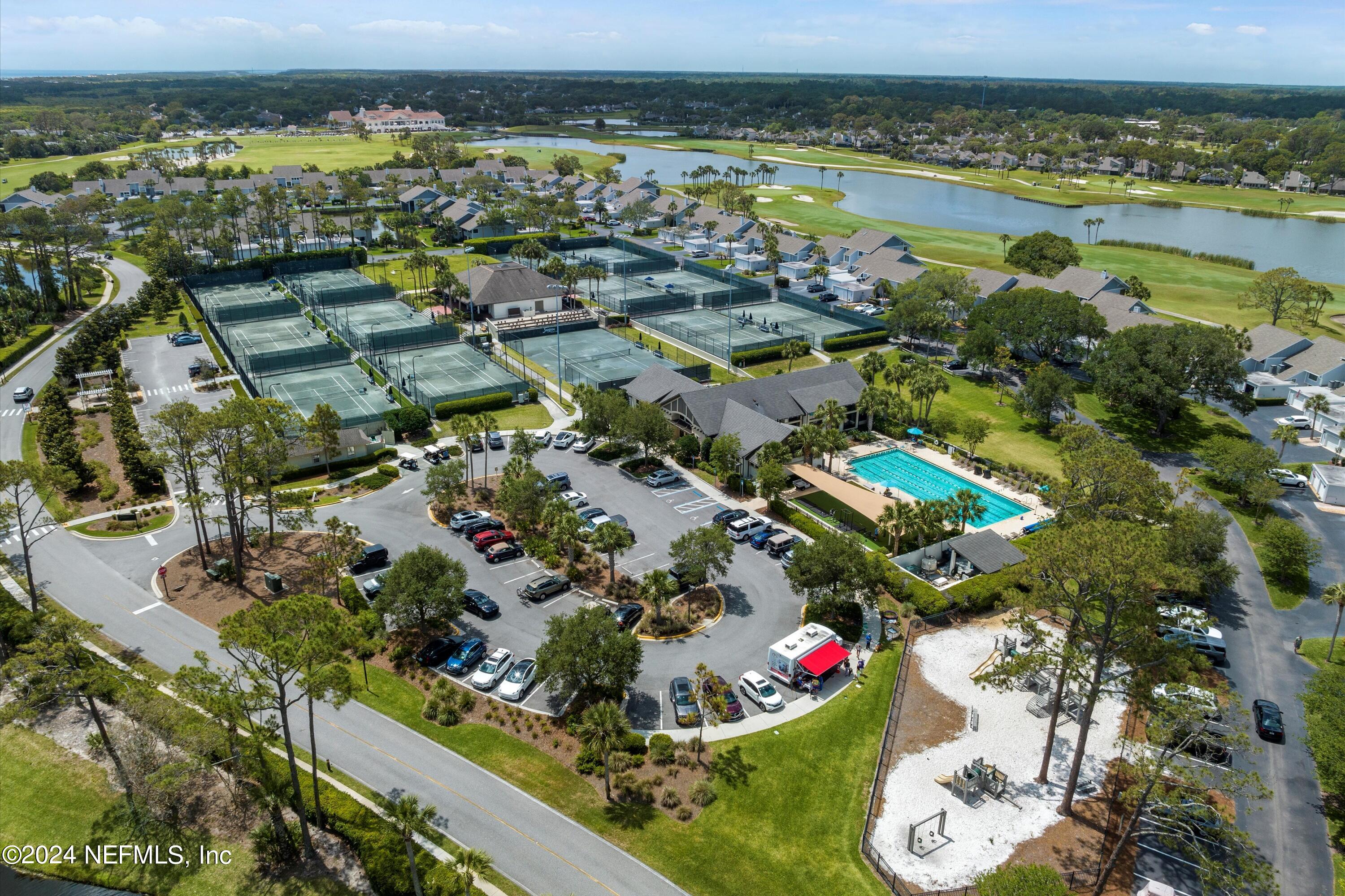 33 WALKERS RIDGE Court