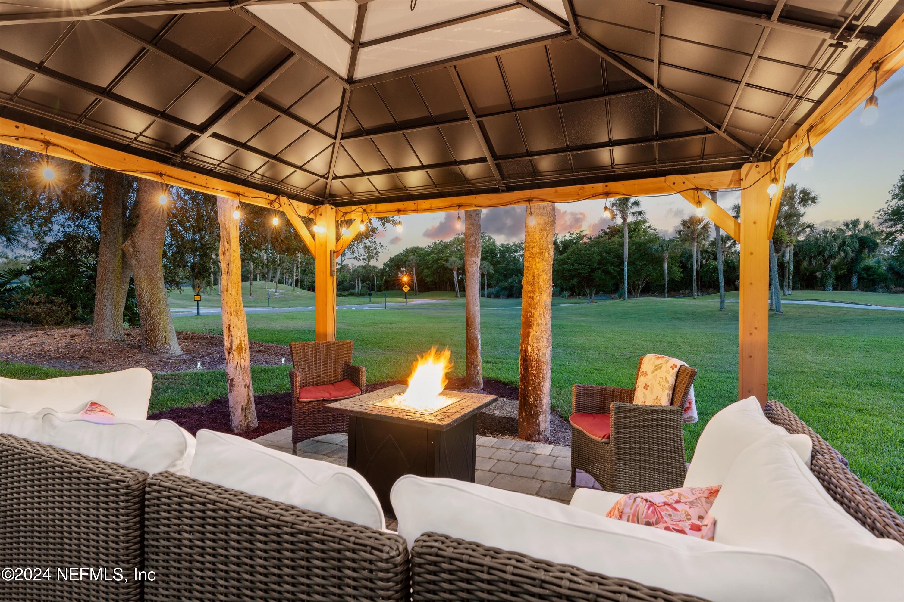 33 WALKERS RIDGE Court