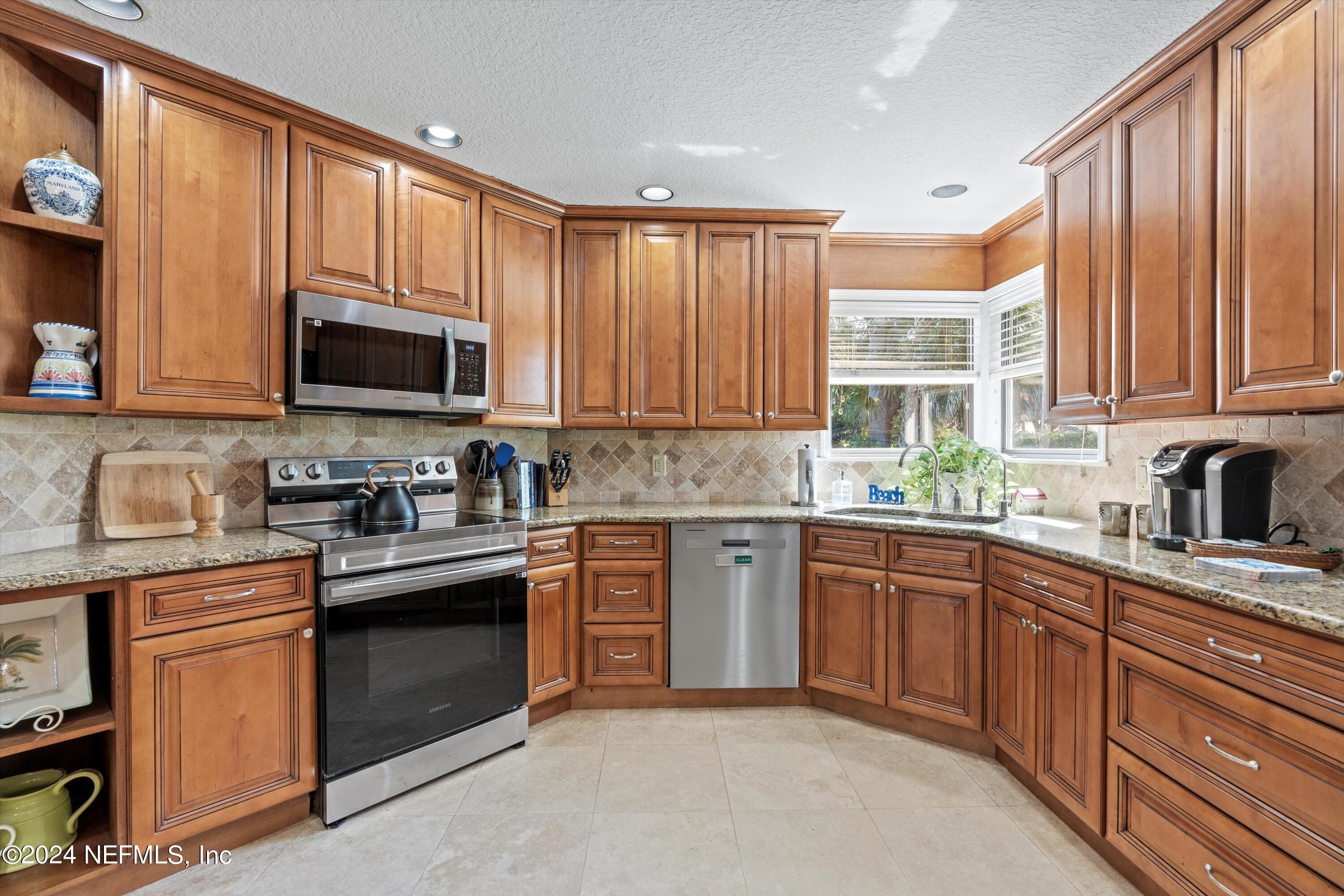 33 WALKERS RIDGE Court