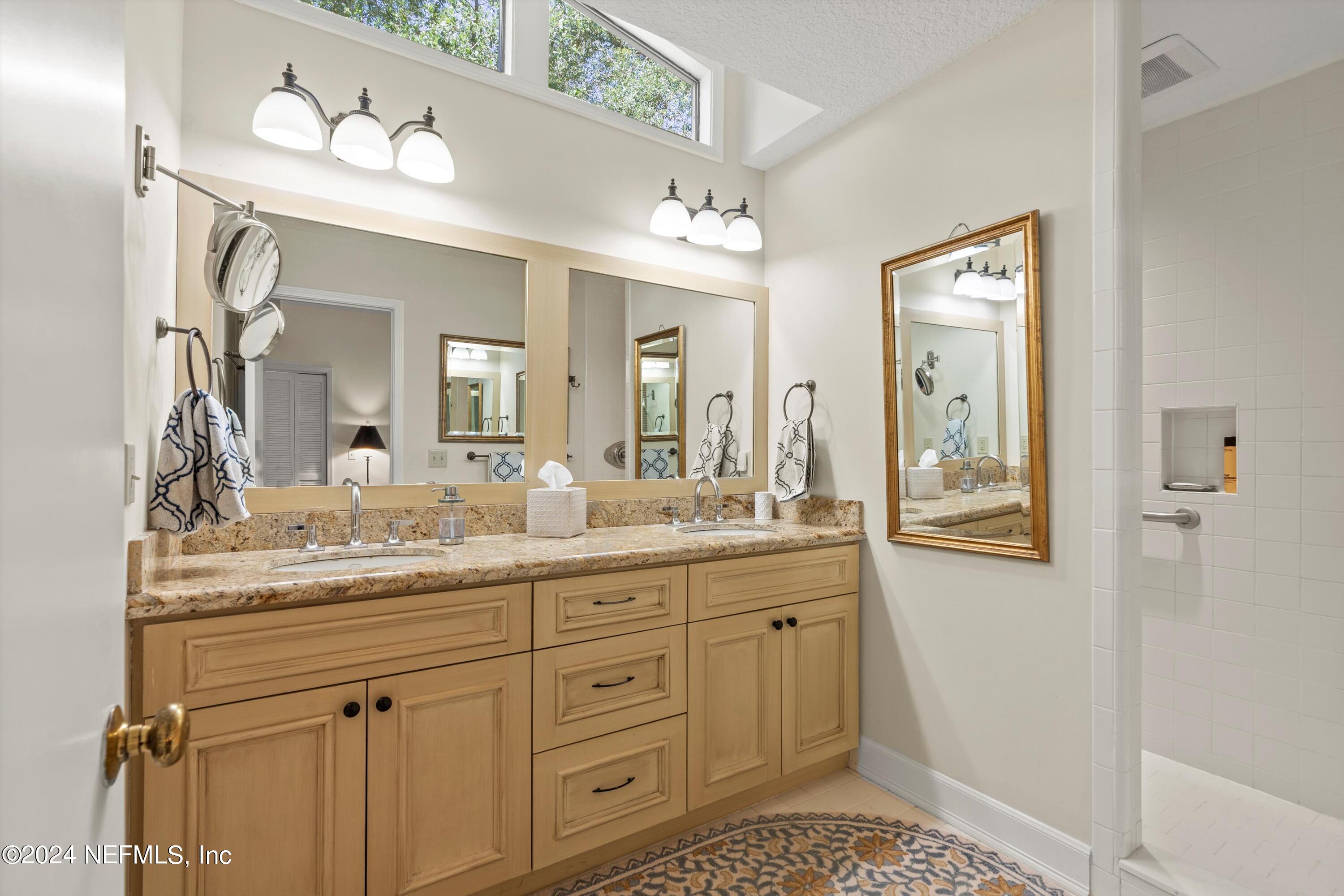 33 WALKERS RIDGE Court