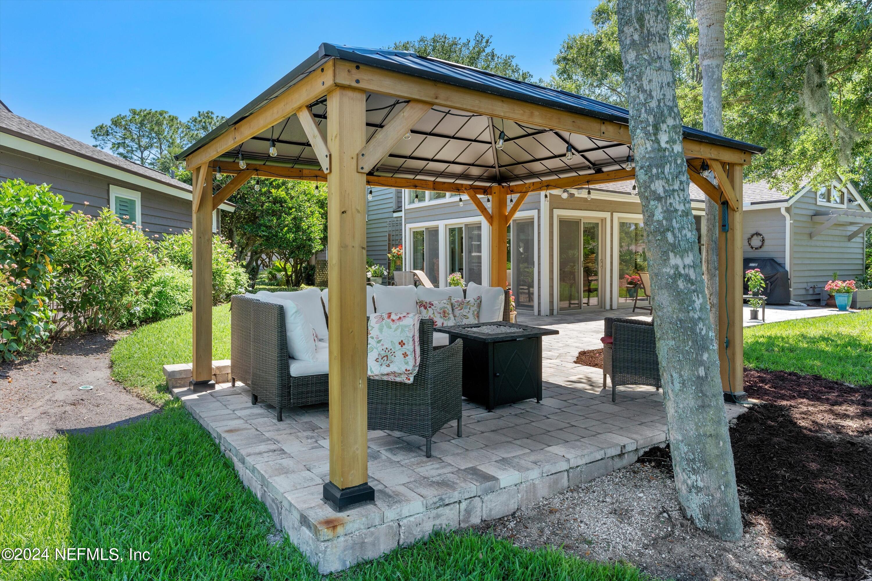33 WALKERS RIDGE Court