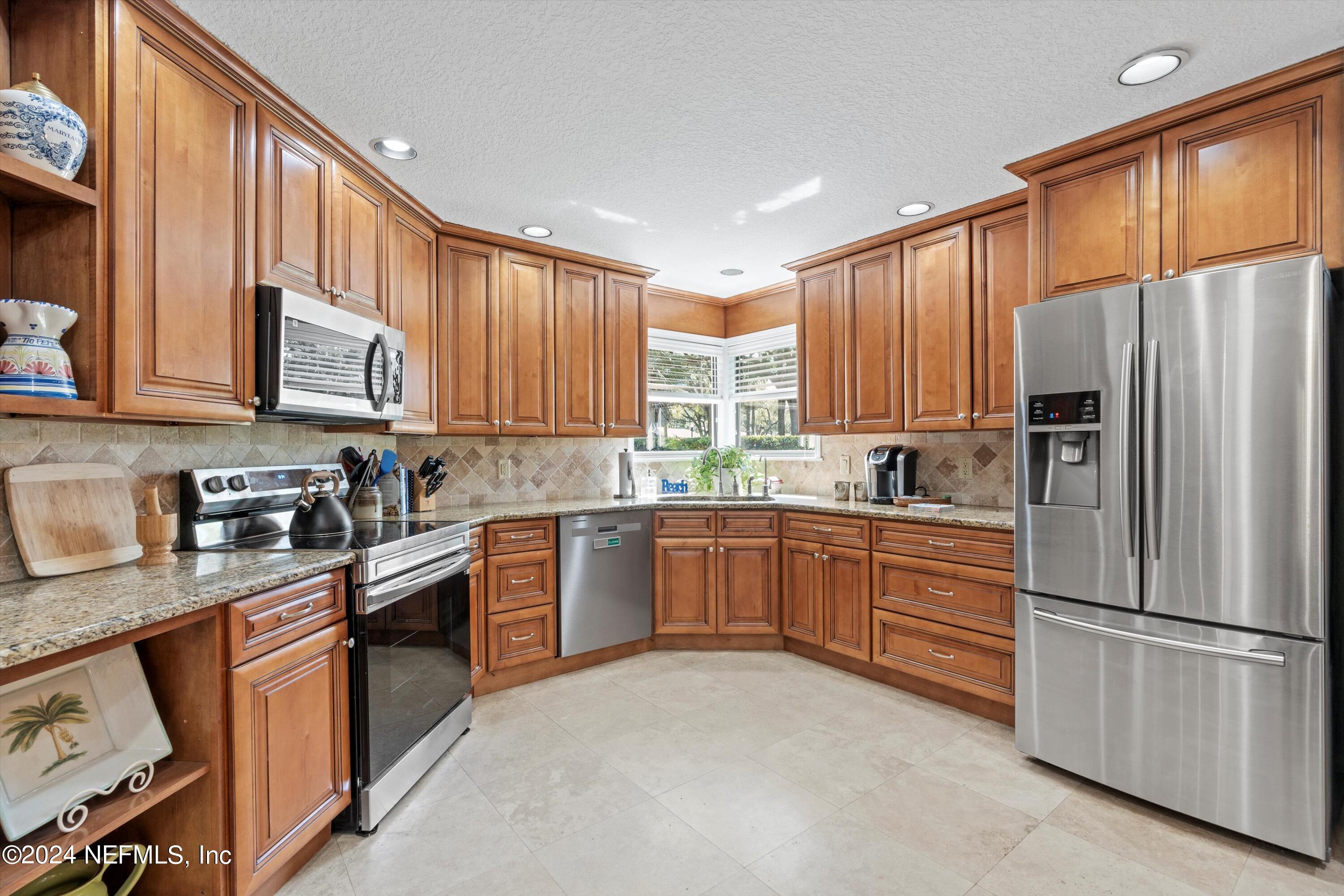 33 WALKERS RIDGE Court