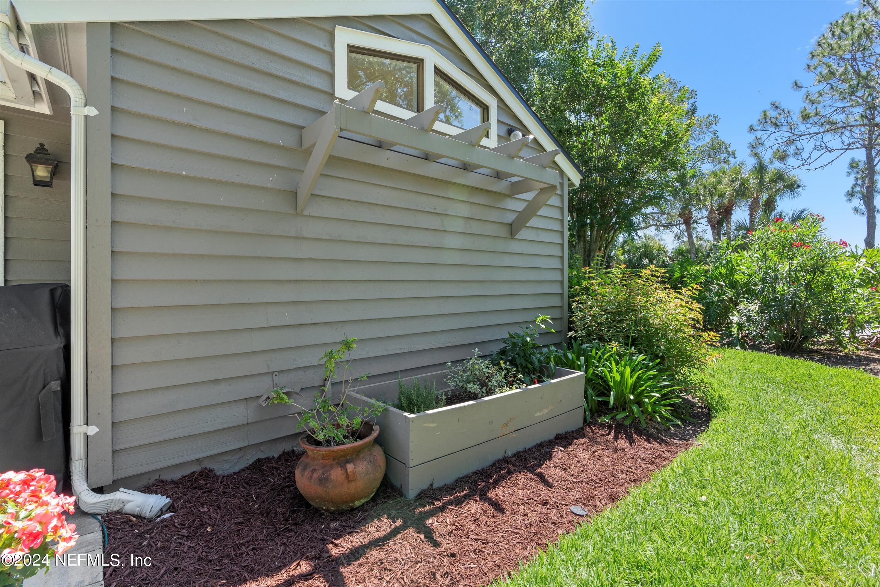 33 WALKERS RIDGE Court