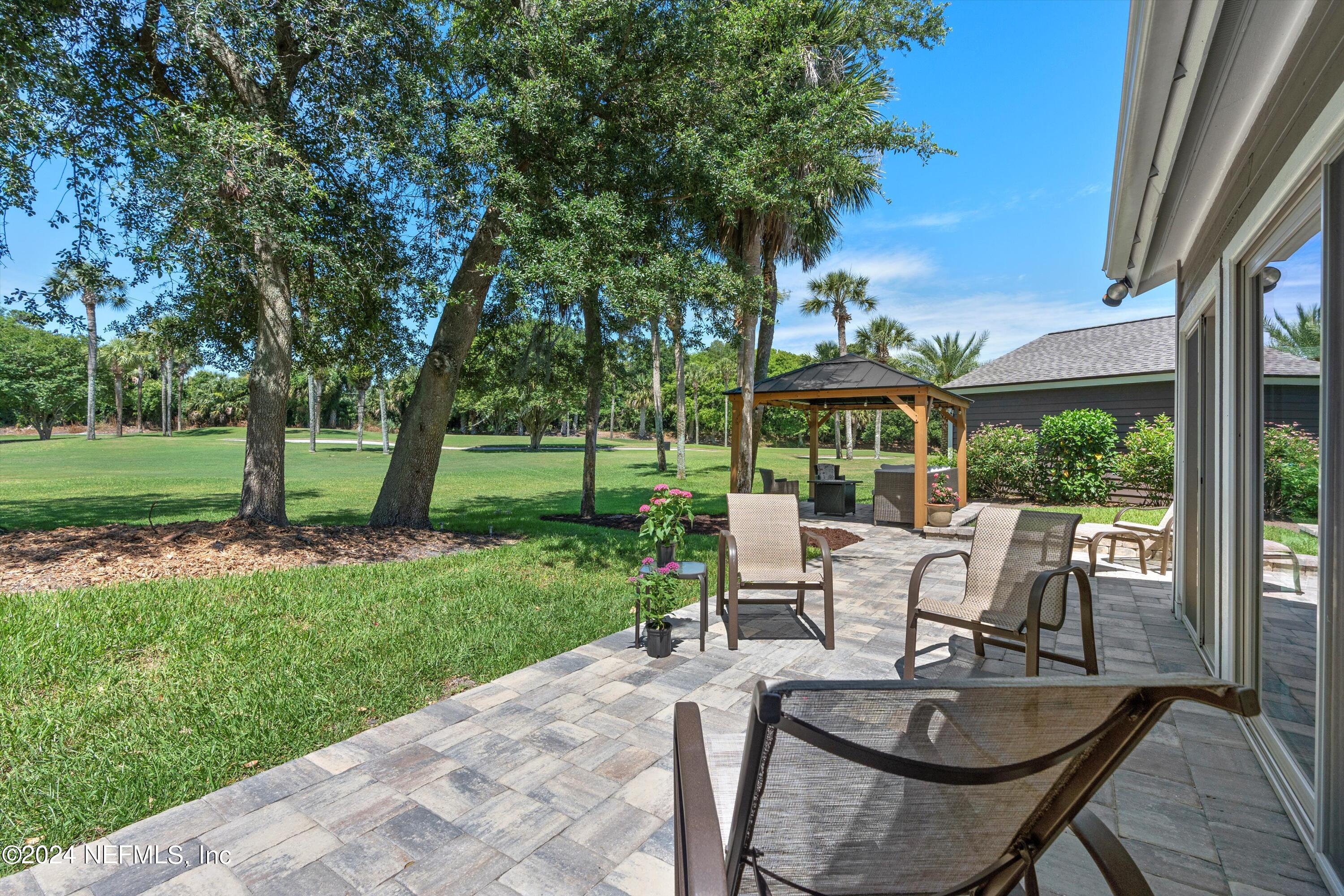 33 WALKERS RIDGE Court