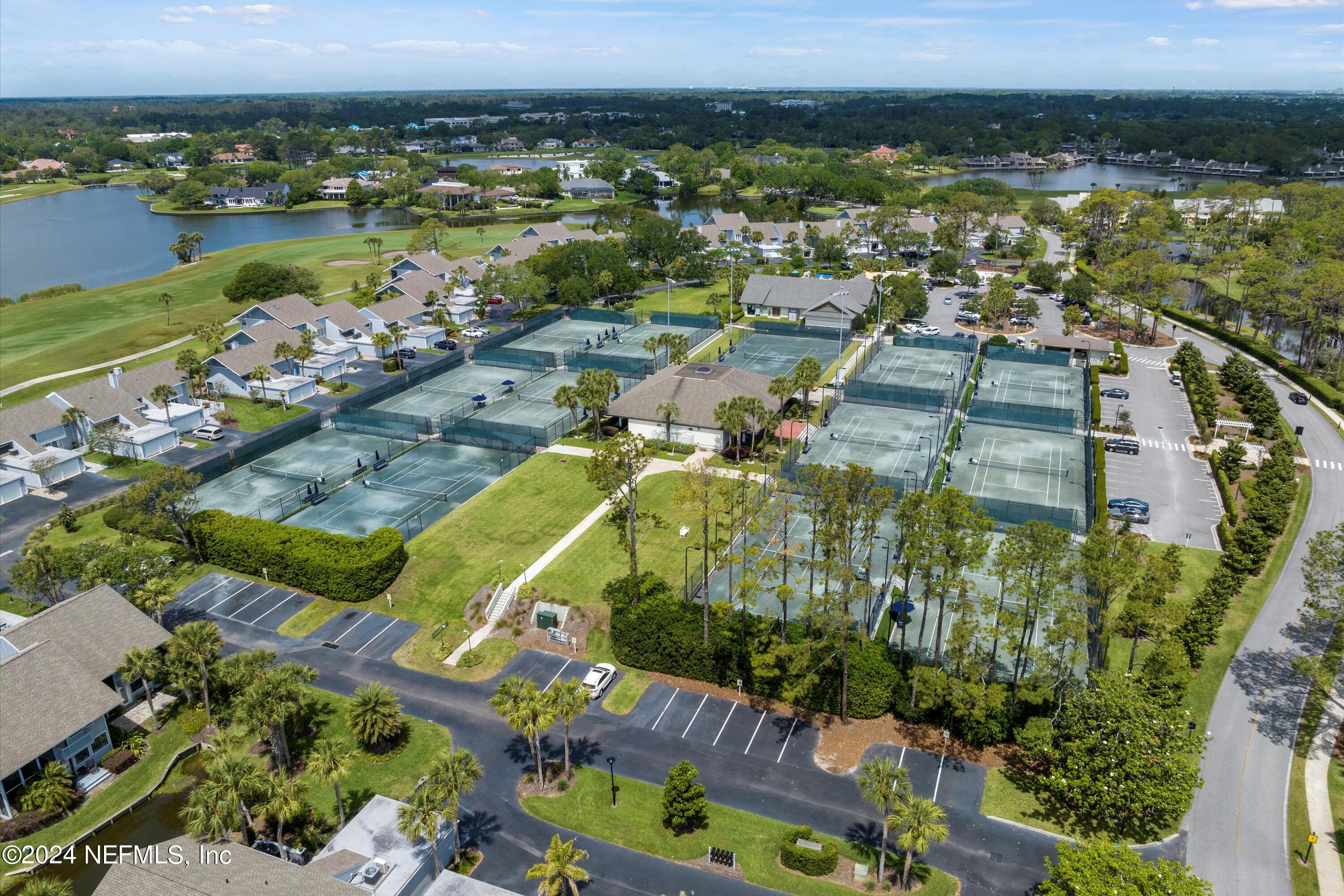 33 WALKERS RIDGE Court