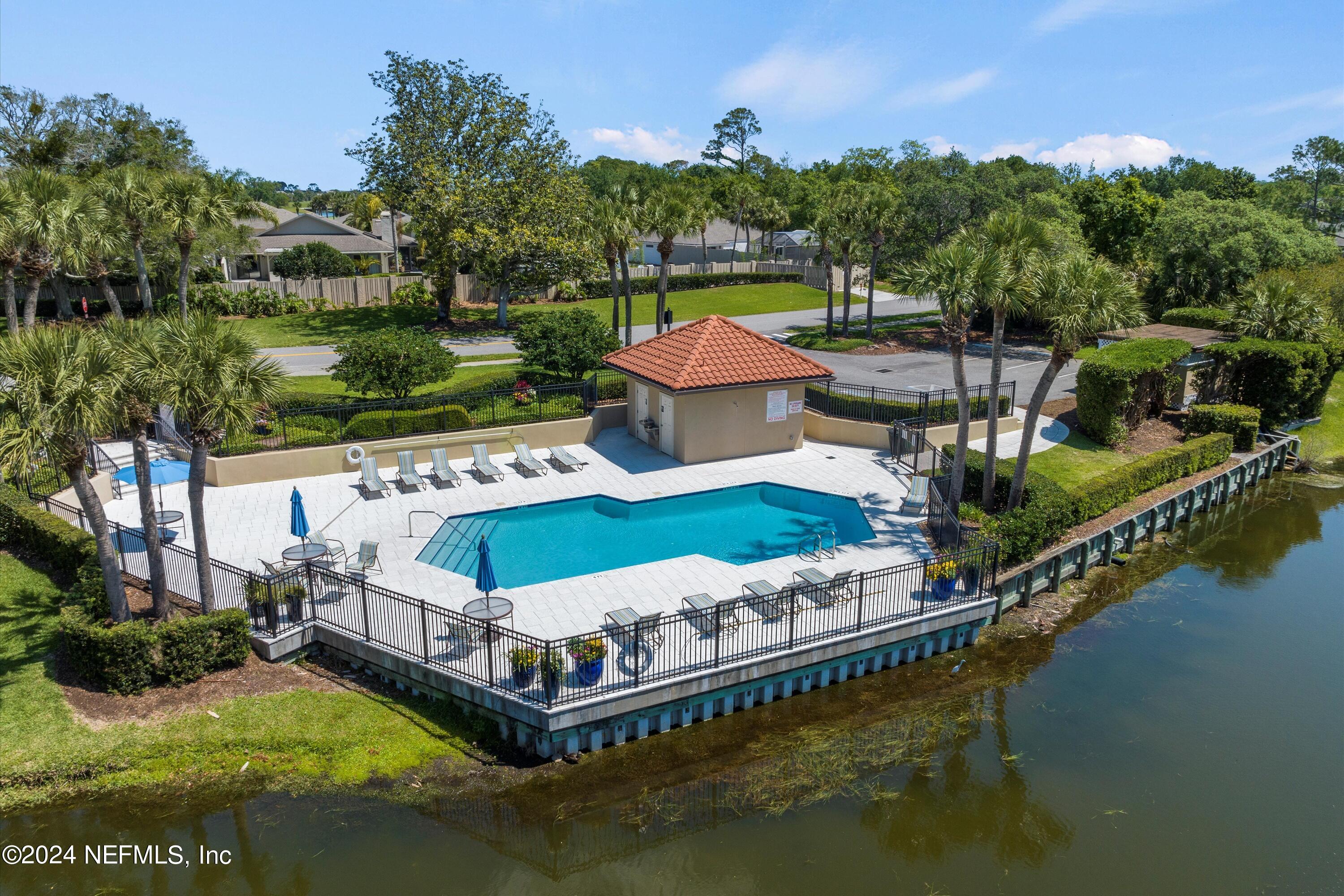 33 WALKERS RIDGE Court