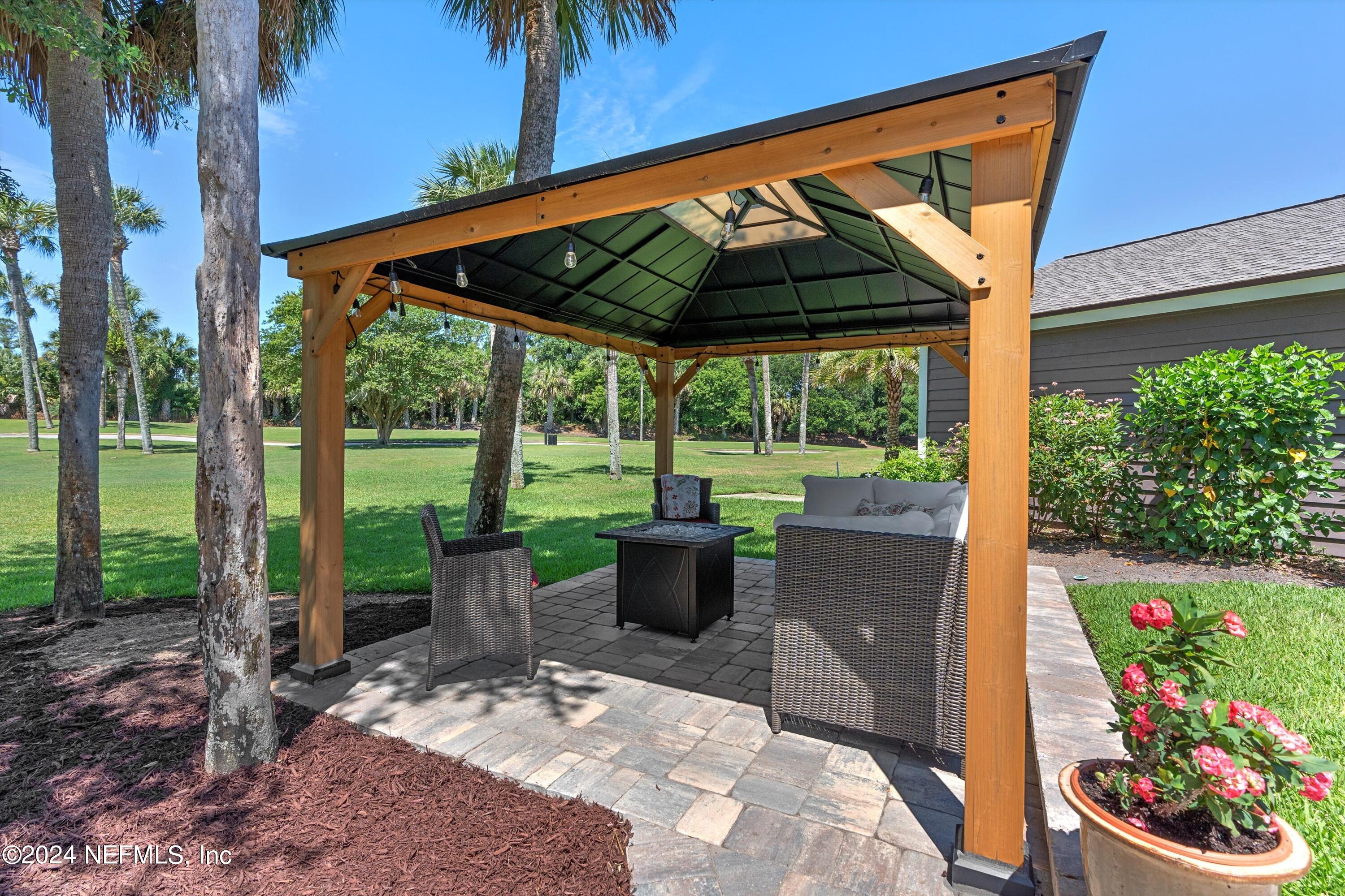 33 WALKERS RIDGE Court