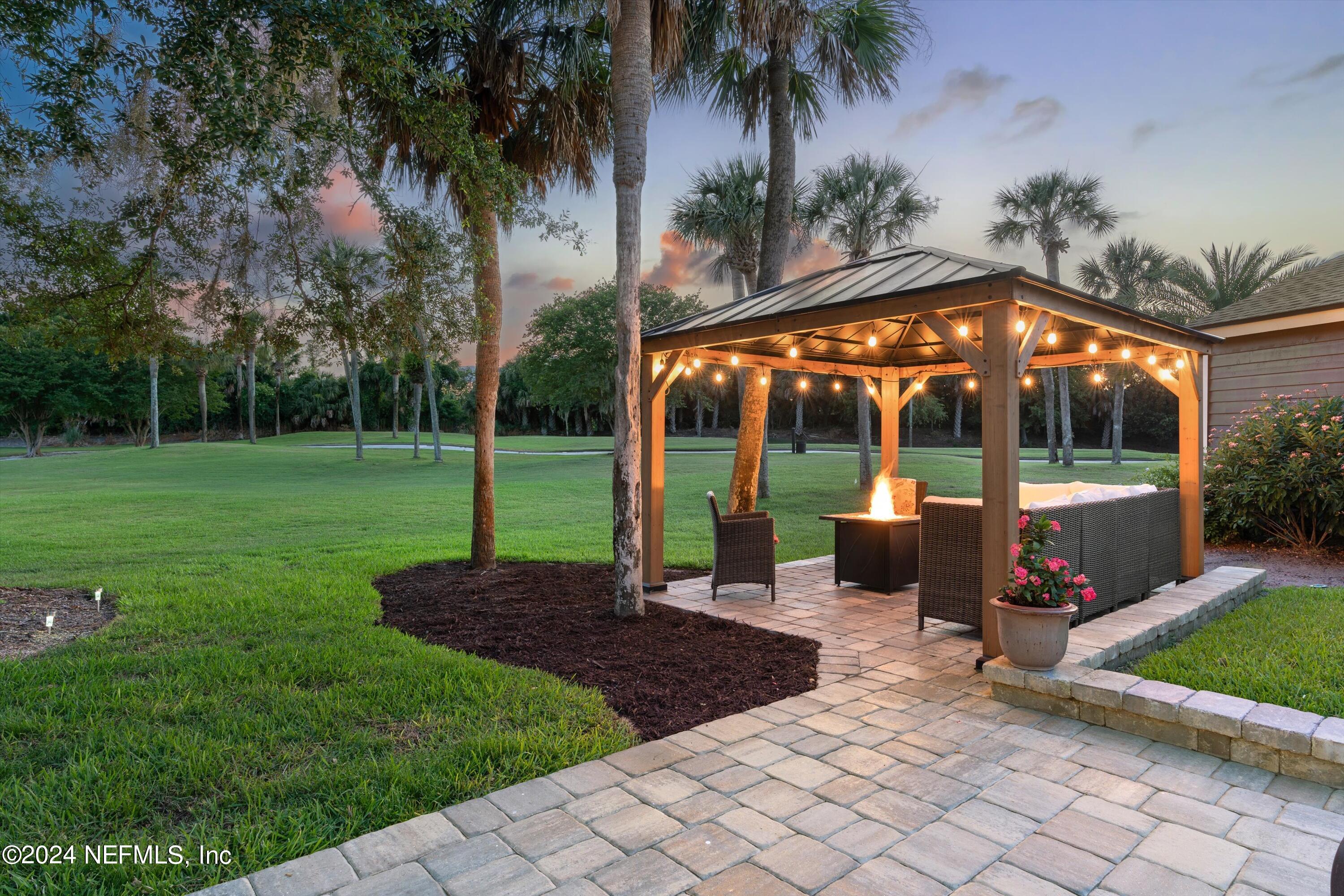 33 WALKERS RIDGE Court