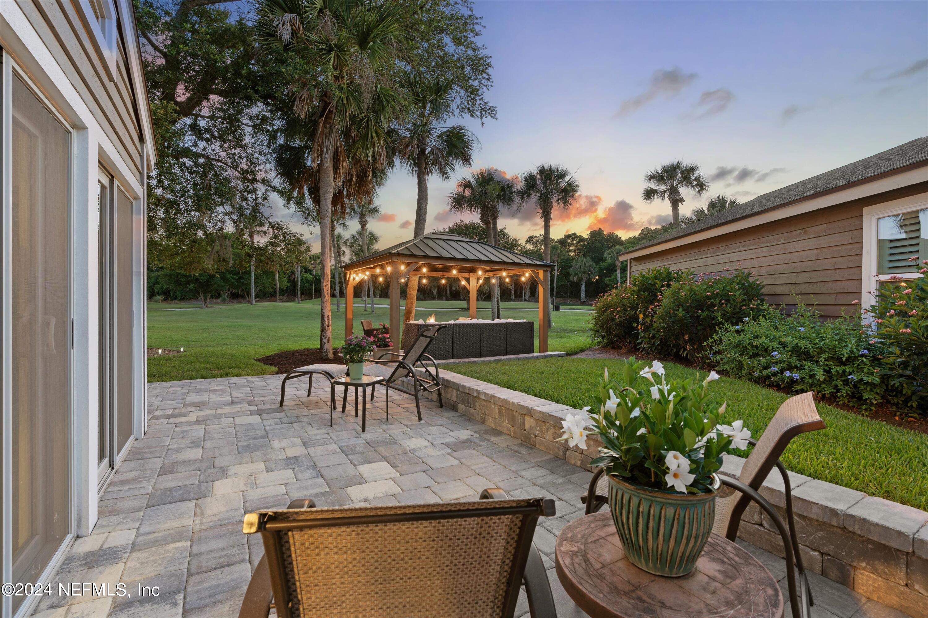 33 WALKERS RIDGE Court