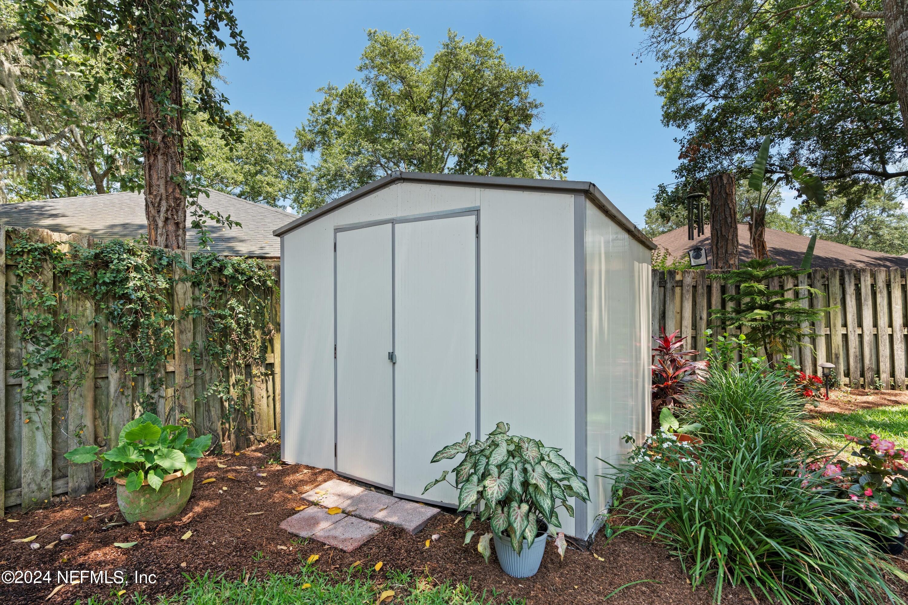 1009 FLORA PARKE Drive