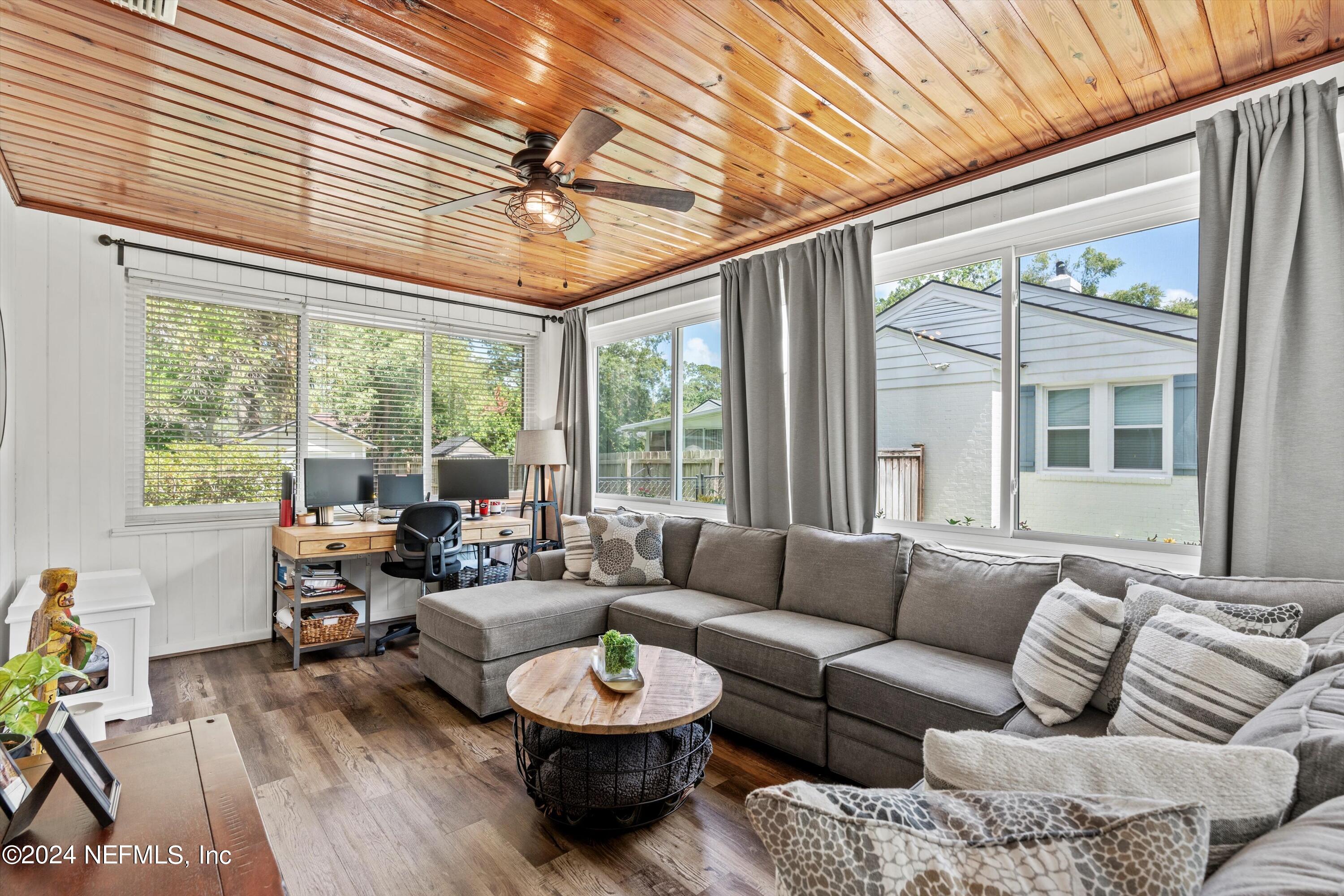 1351 HOLMESDALE Road