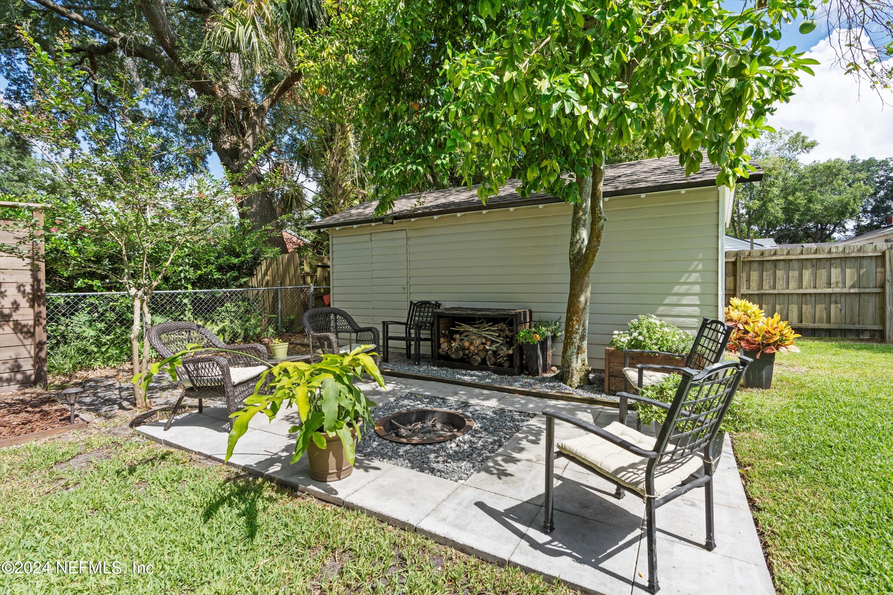 1351 HOLMESDALE Road