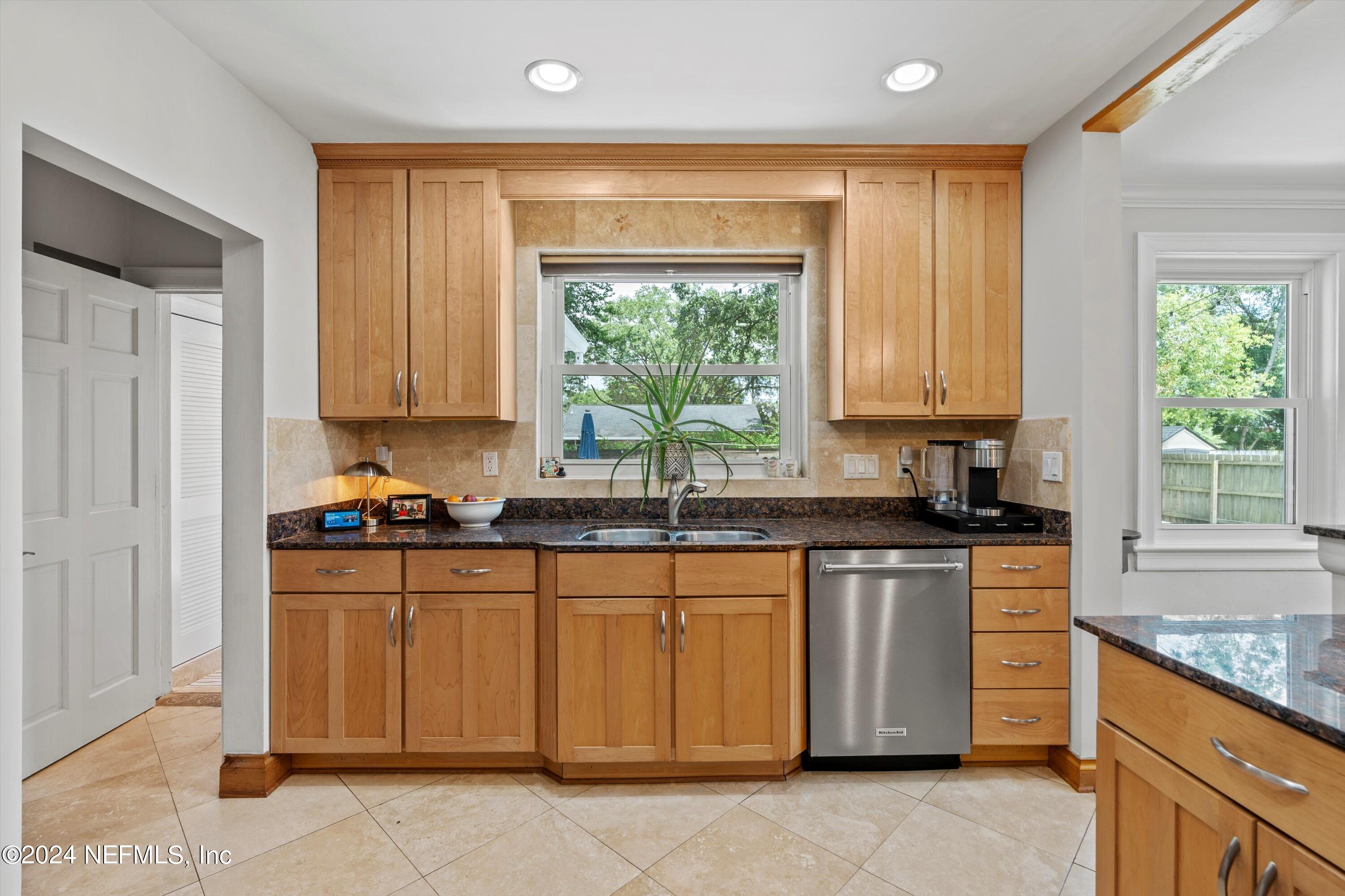 1351 HOLMESDALE Road