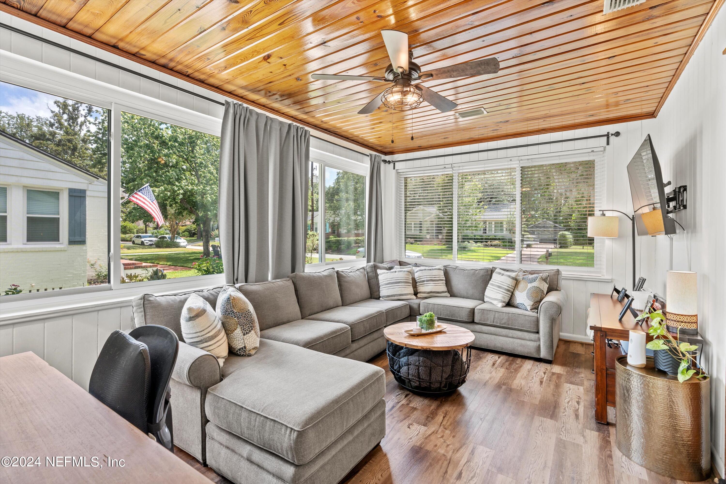 1351 HOLMESDALE Road