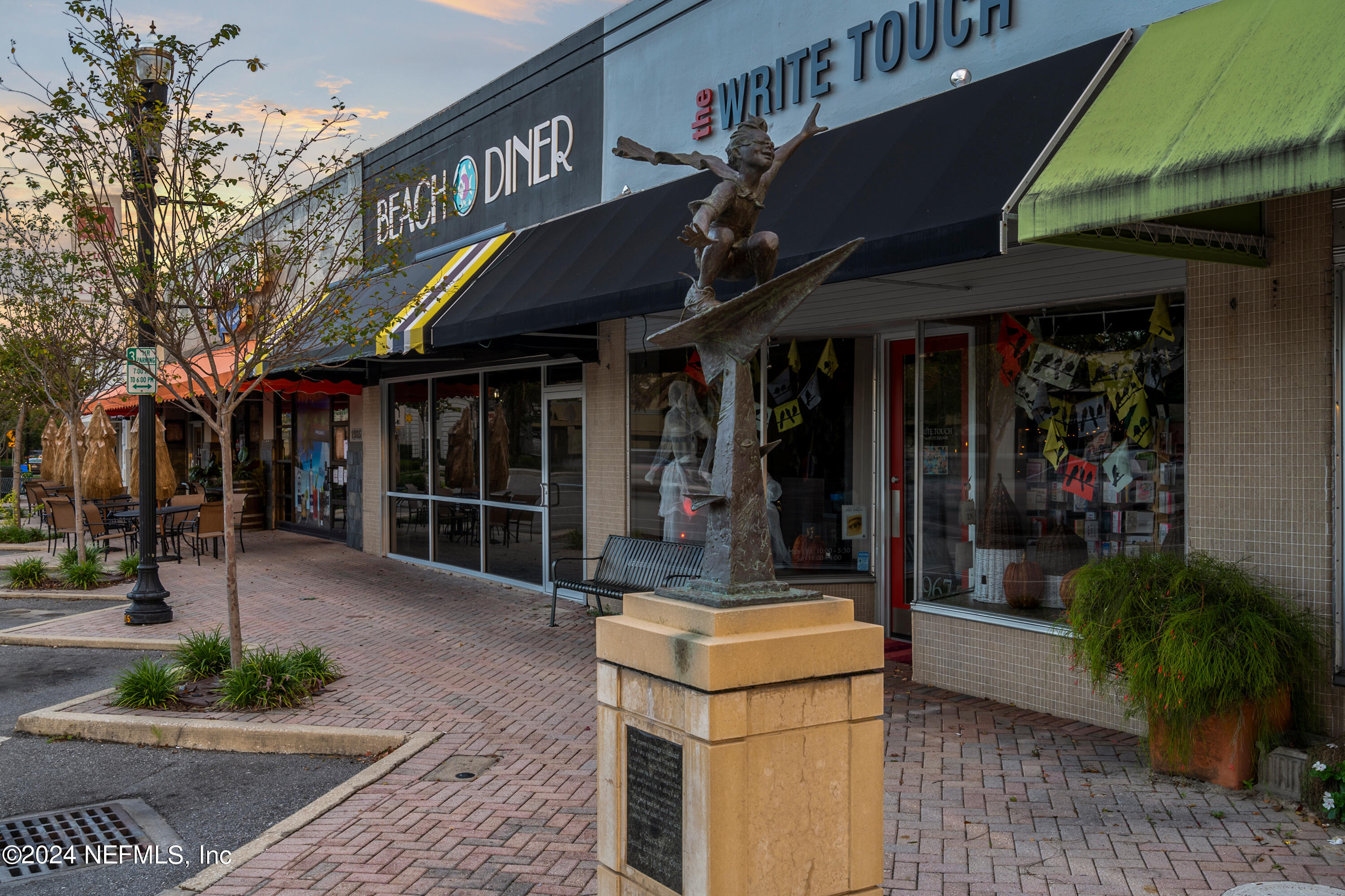 1351 HOLMESDALE Road