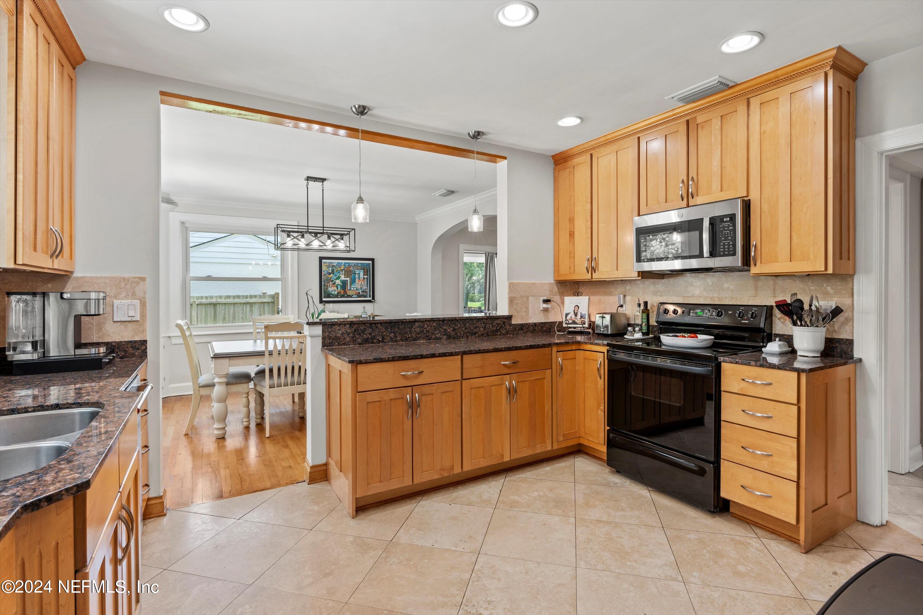 1351 HOLMESDALE Road