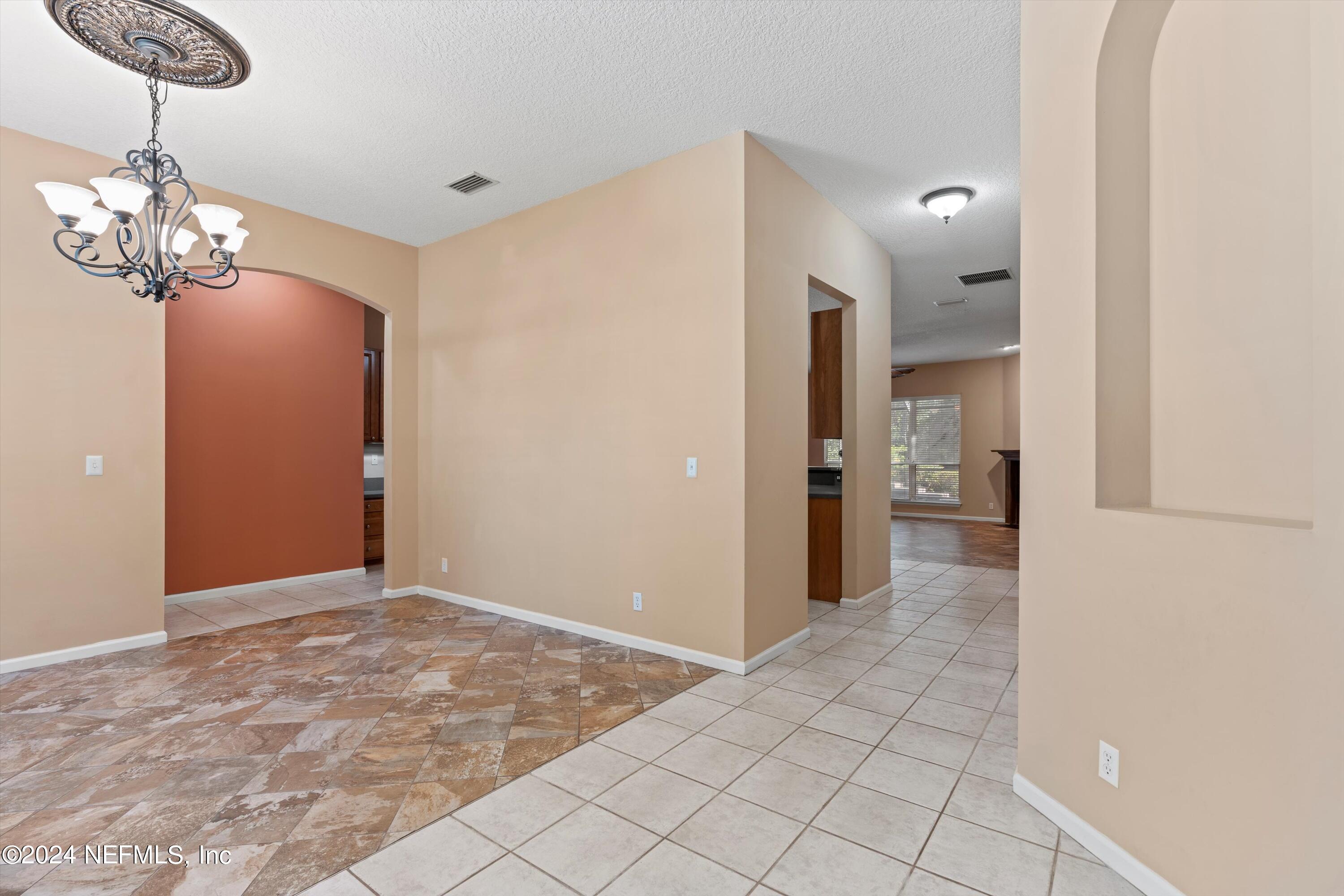 4093 LONICERA Loop