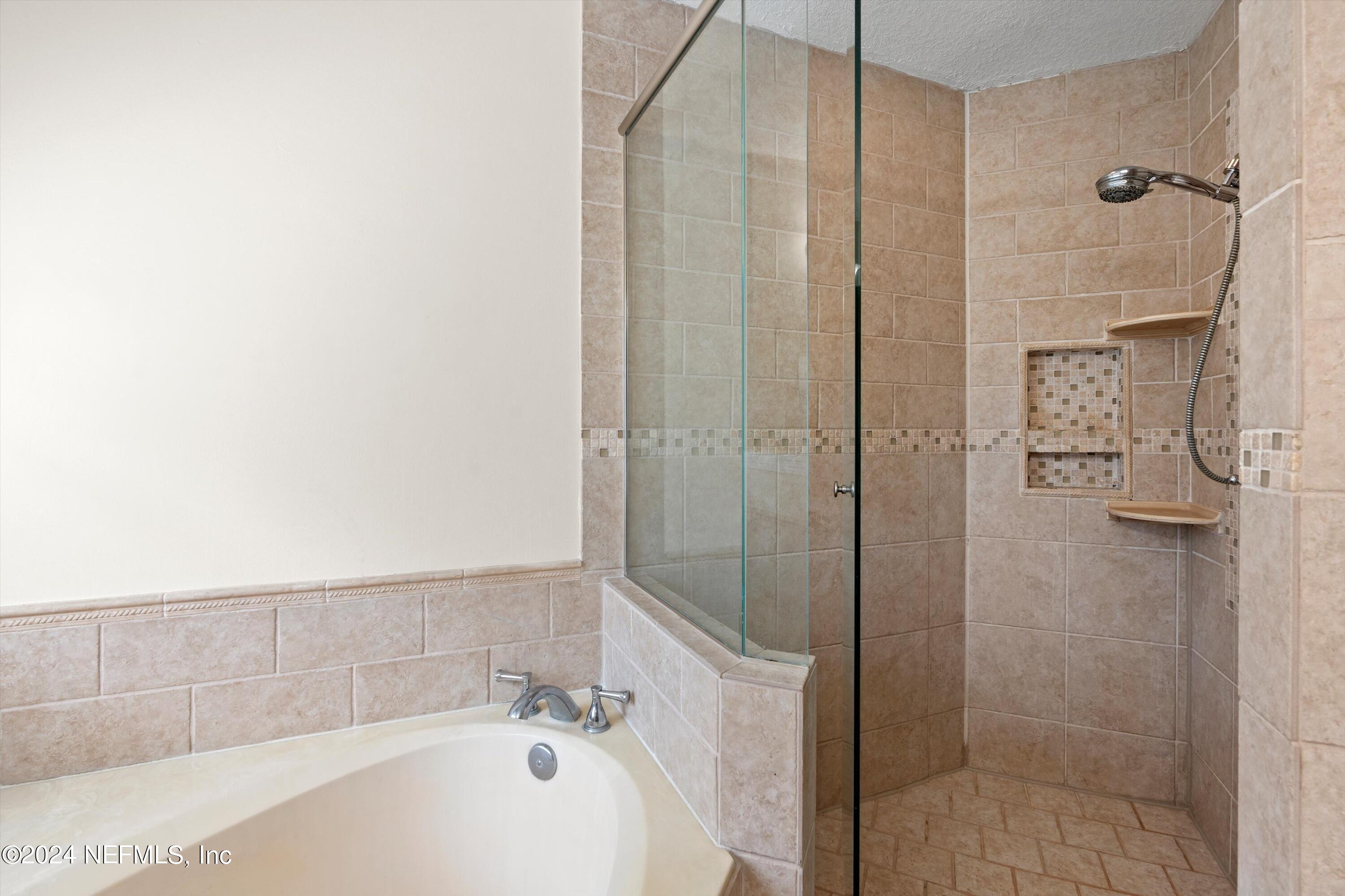 4093 LONICERA Loop
